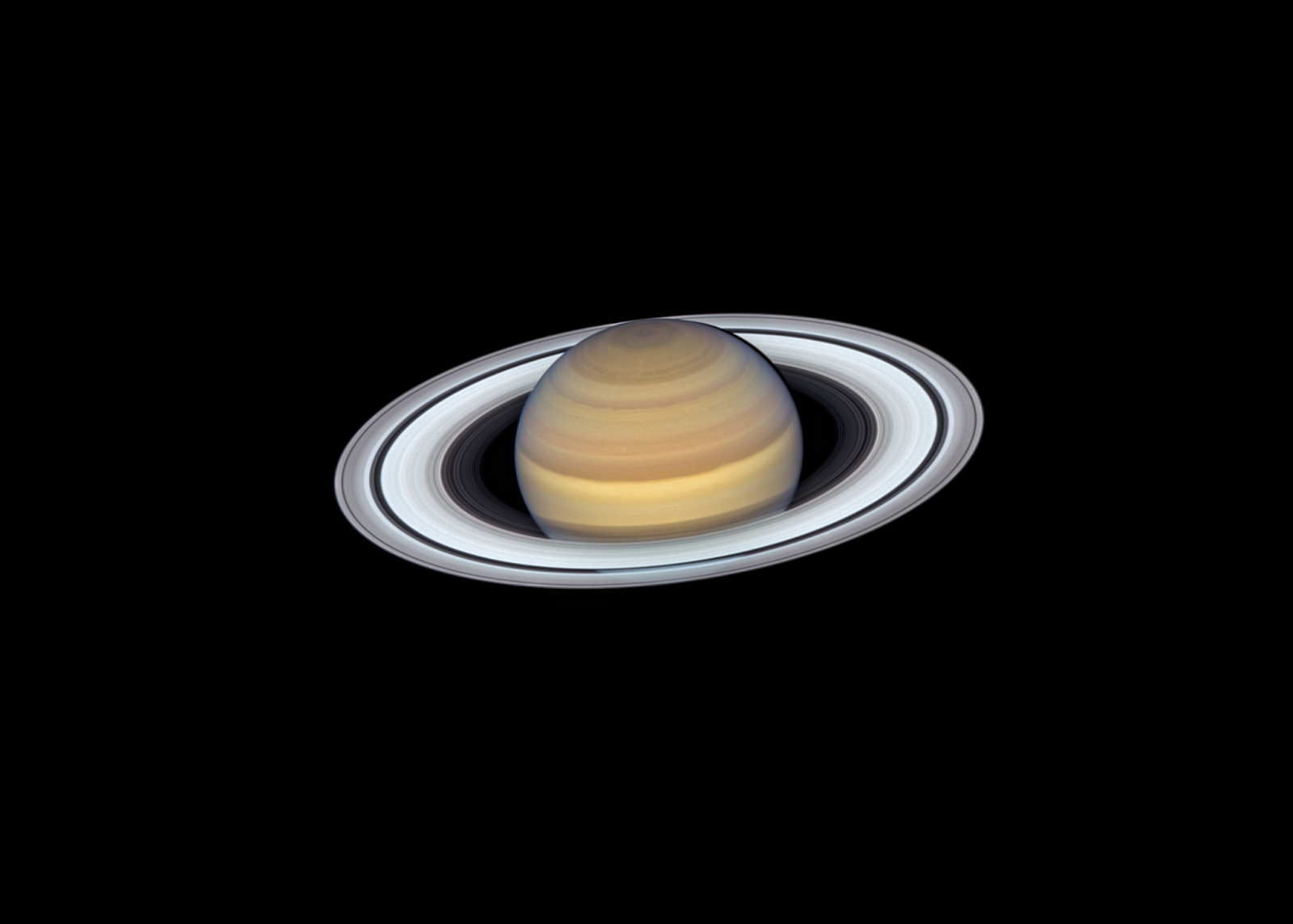 Gorgeous Saturn Shines in New Hubble Portrait