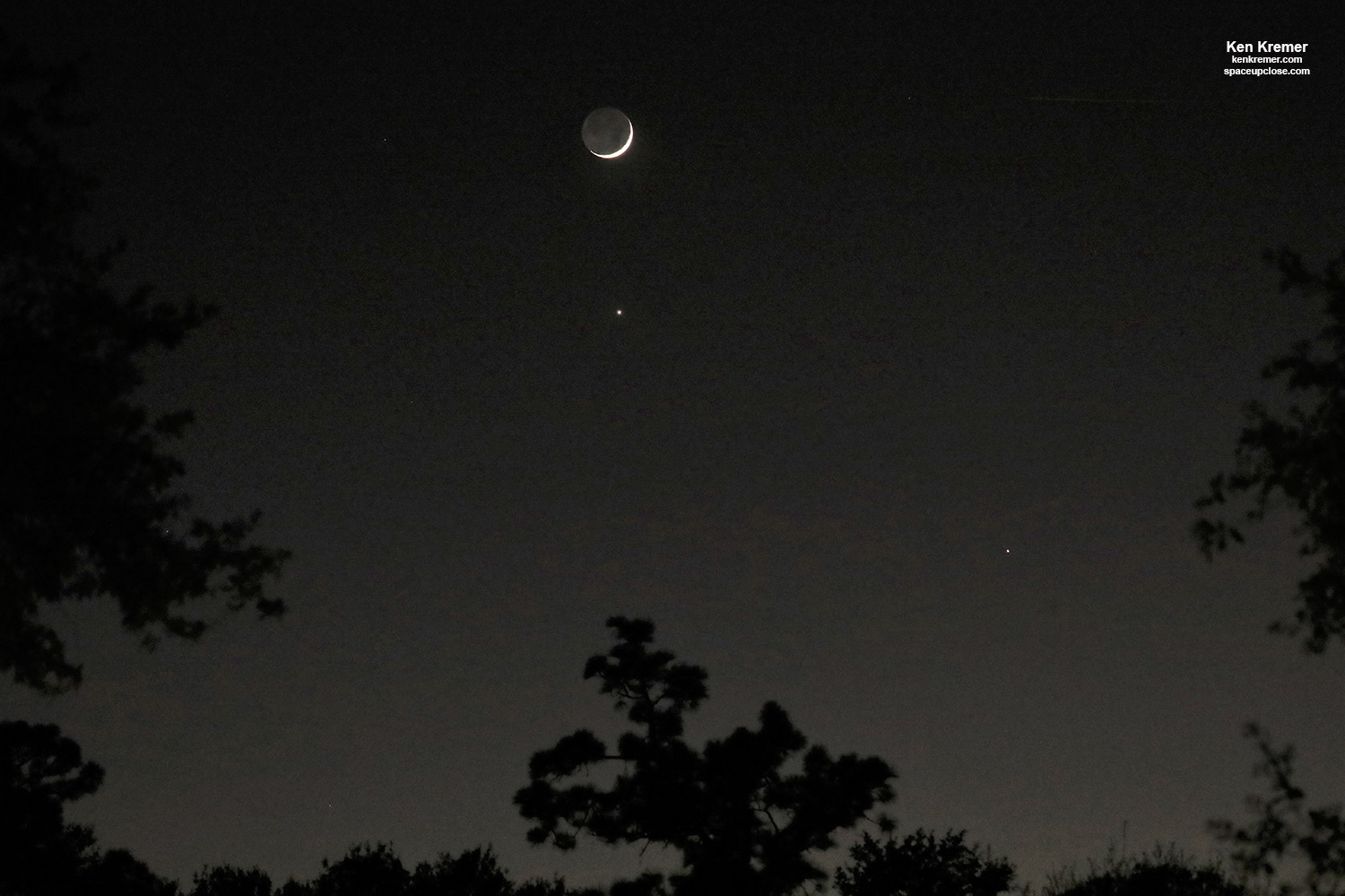 Thanksgiving Night 2019 Skywatching Feast – Moon, Venus and Jupiter Dinnertime Conjunction