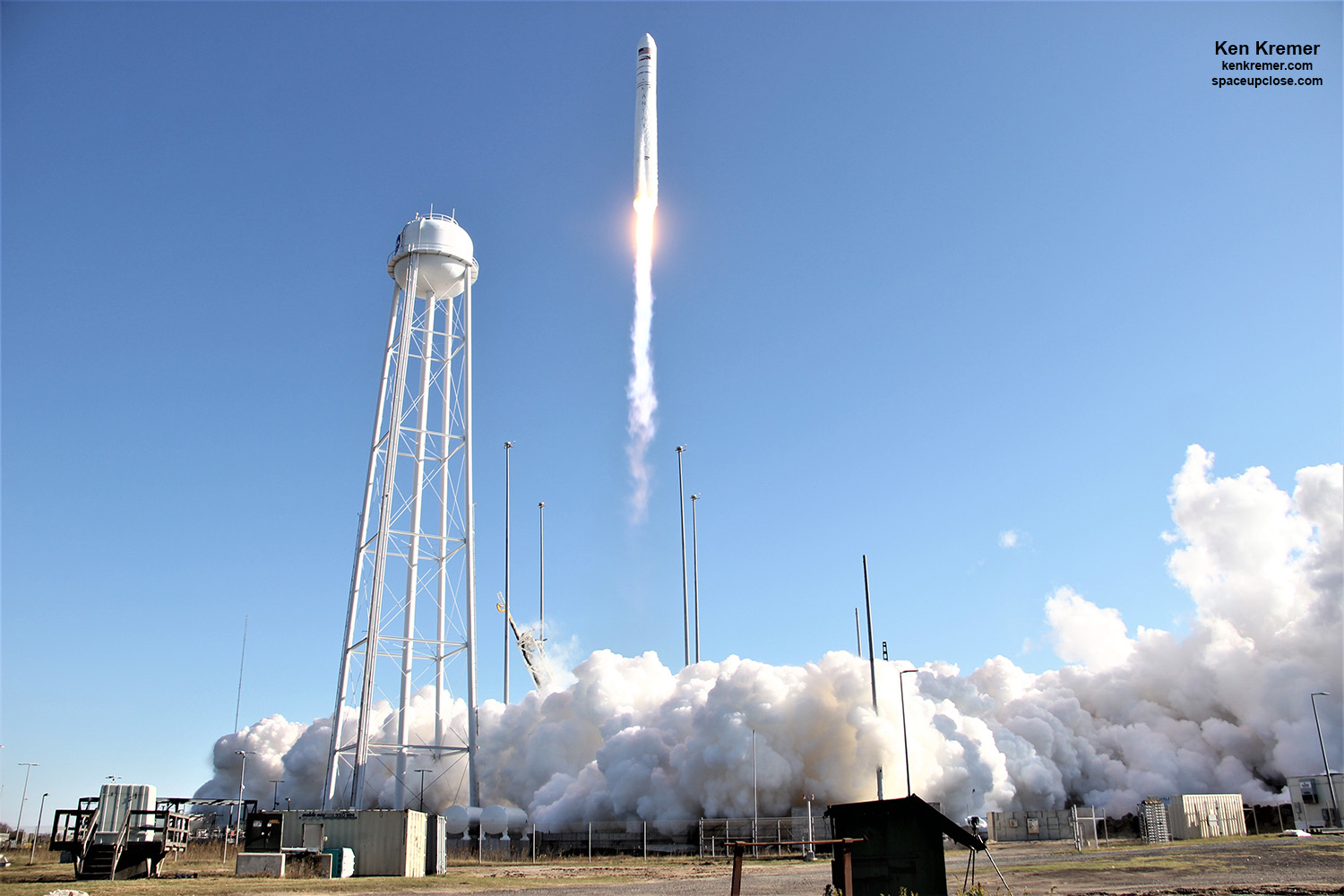 Awesome Antares Thunders Aloft from NASA Wallops to ISS: Photos/Videos