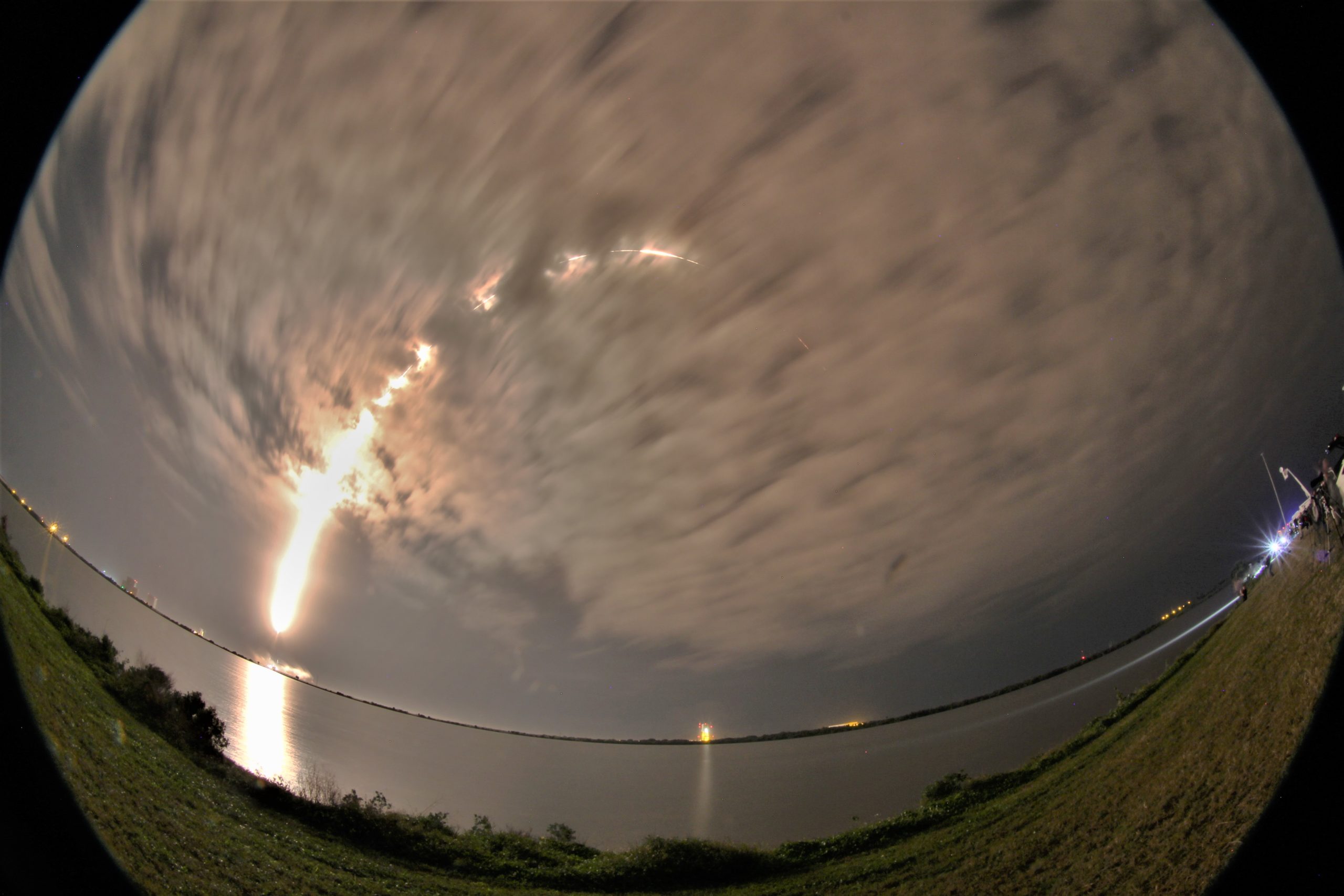 SpaceX Falcon 9 Stunning Nighttime Streak Delivers JCSAT/KACIFIC Asian Internet Comsat to Orbit: Photos