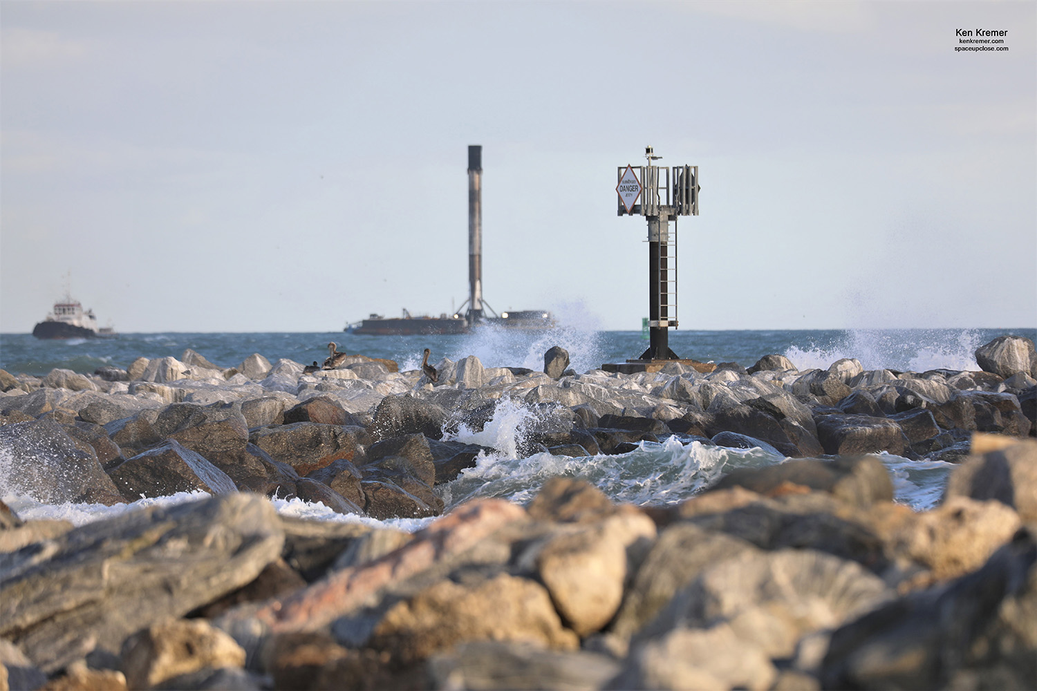 4th Time Recovered SpaceX 1st Stage from Starlink Launch Sails into Port Canaveral: Photos