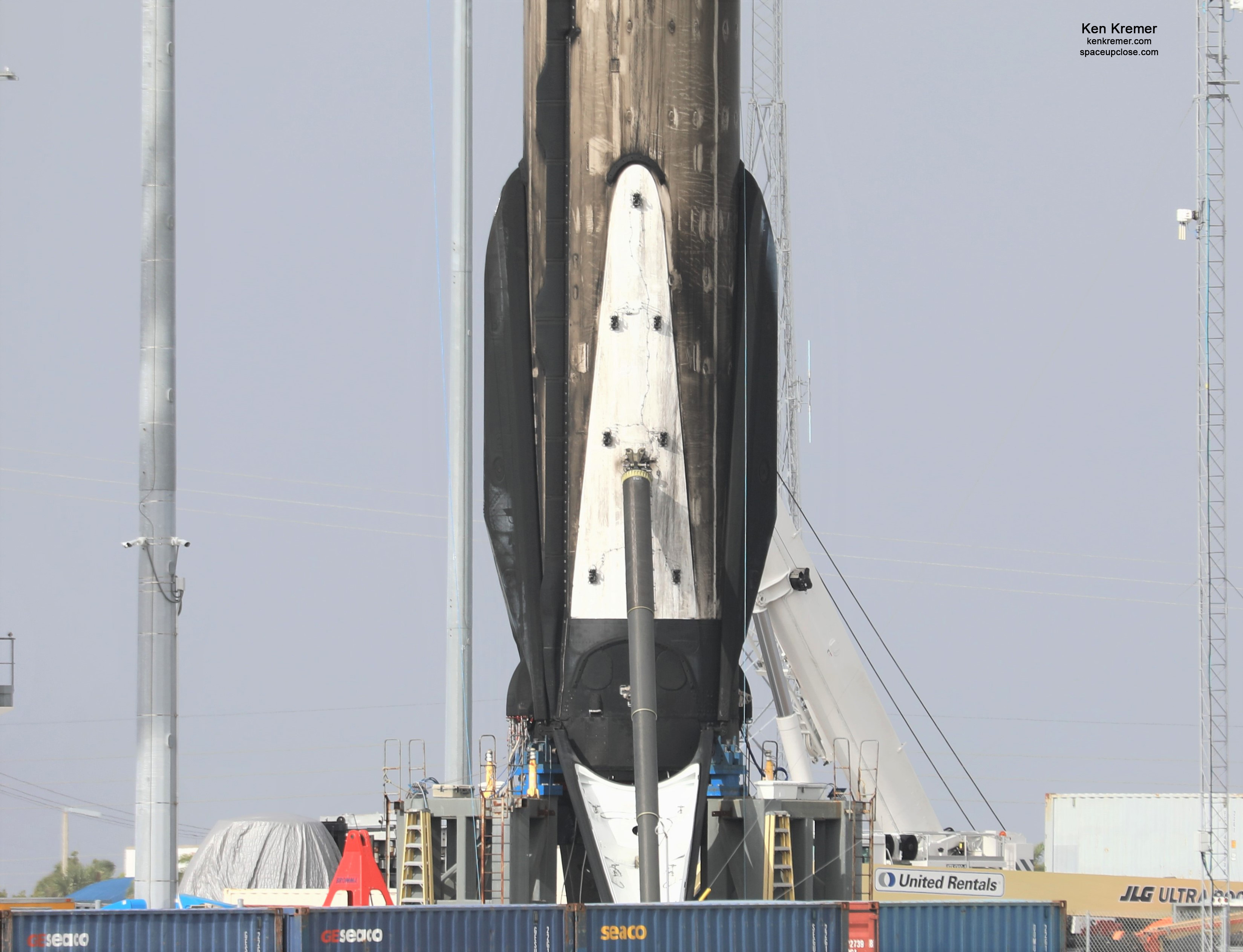 2 Up/2 Off – 4 Time Recycled SpaceX Falcon 9 Landing Legs Retracted and Detached for Roll Back to Cape: Photos