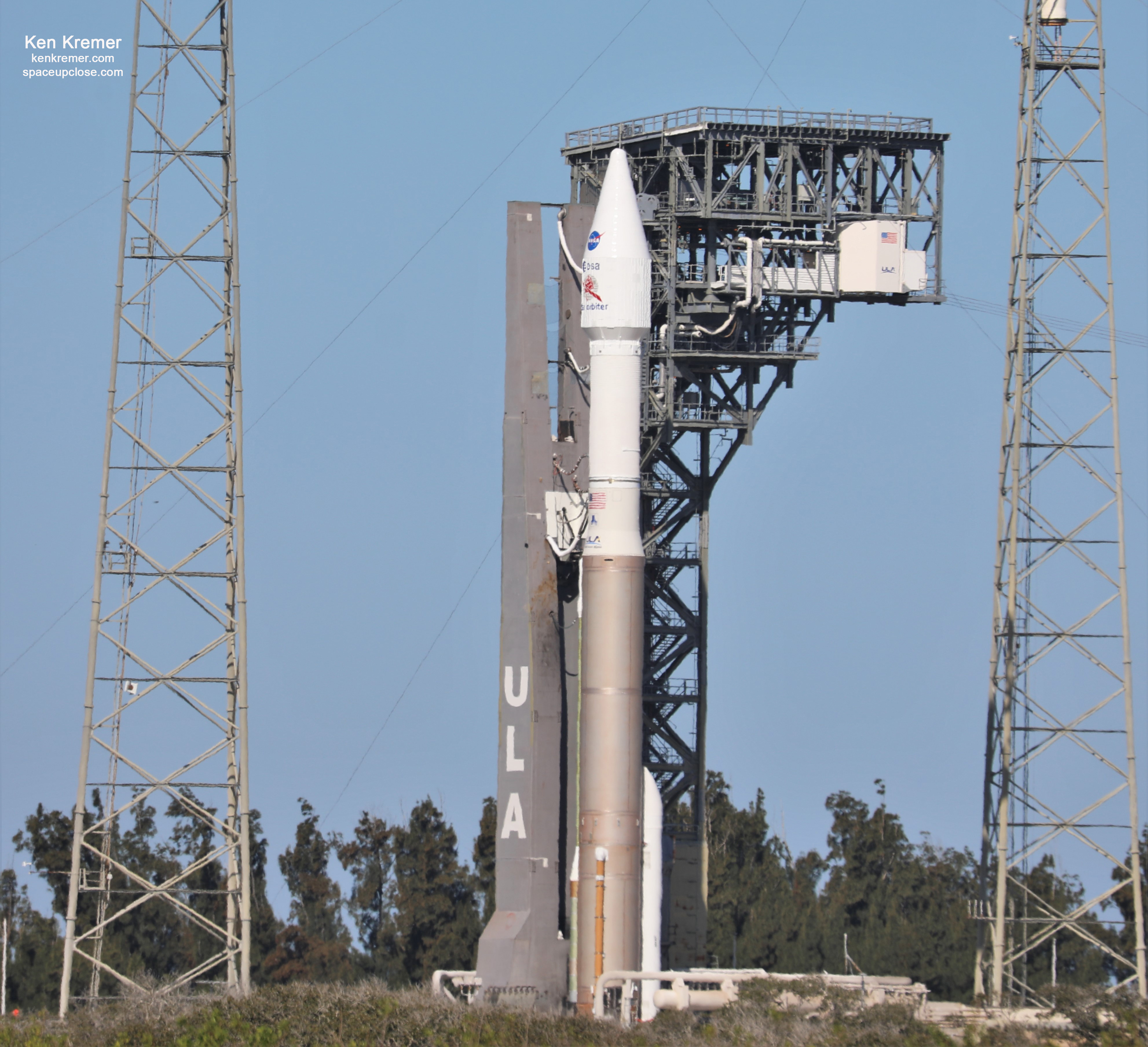 NASA/ESA Solar Orbiter Rolls Out on ULA Atlas V to Launch Pad 41: Photos