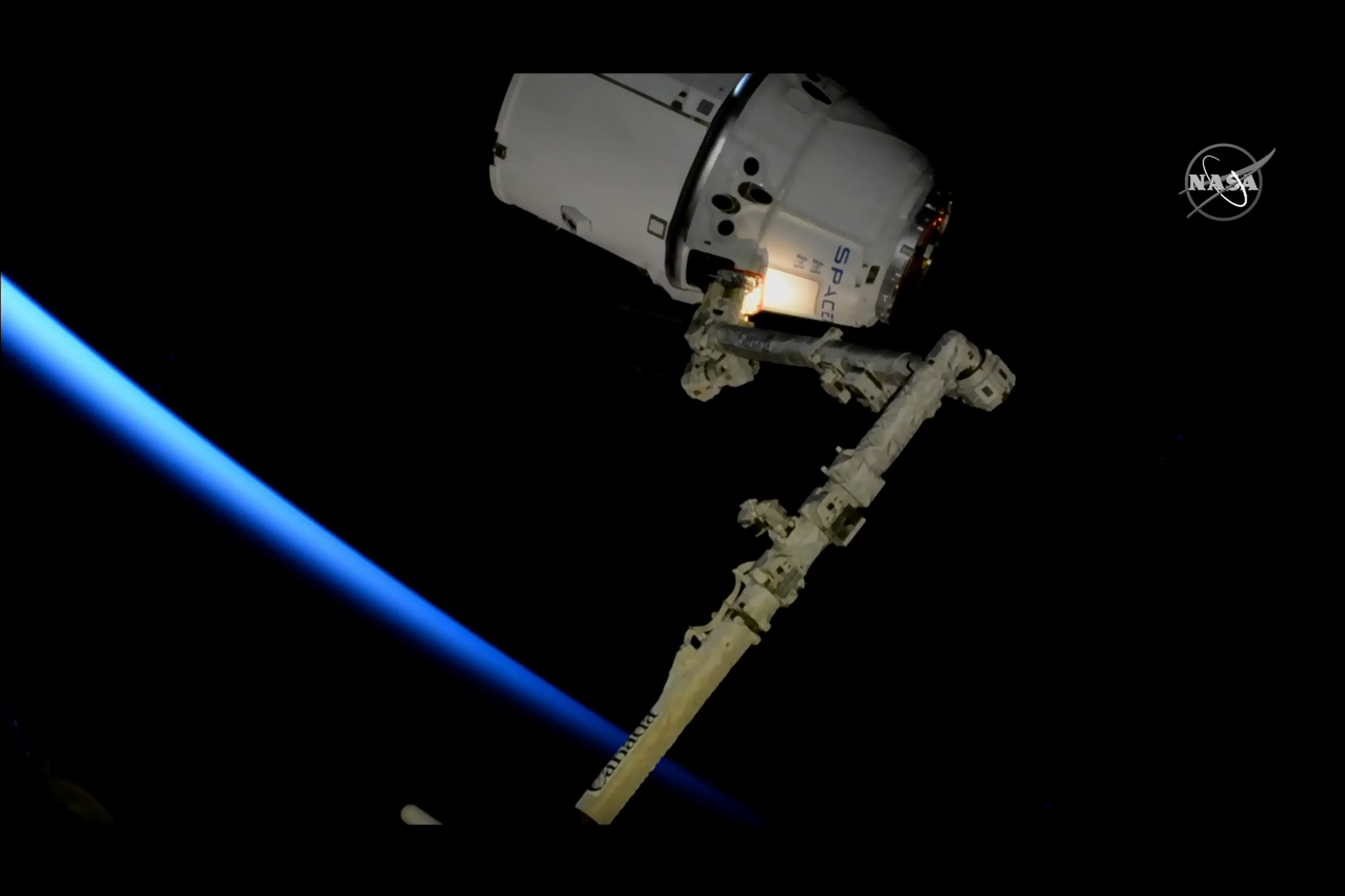 Astronauts Capture SpaceX Dragon Cargo Ship for Final Time with Robot Arm after ISS Arrival