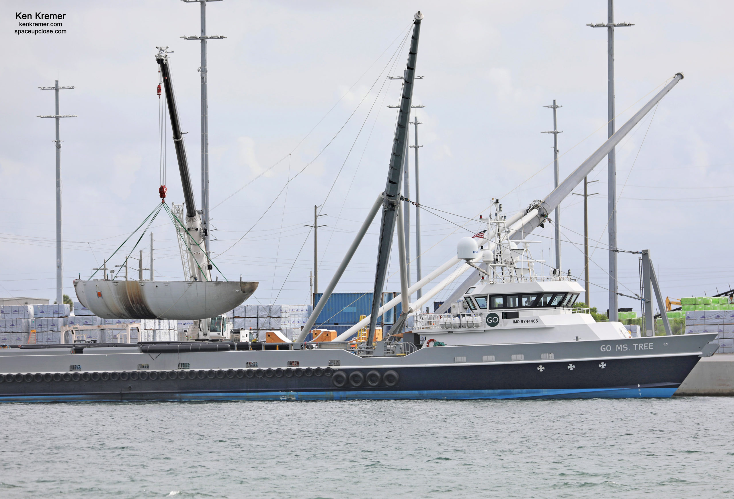 SpaceX Payload Fairings Caught by Boats from Korean Satellite Launch Return to Port Canaveral: Video/Photos