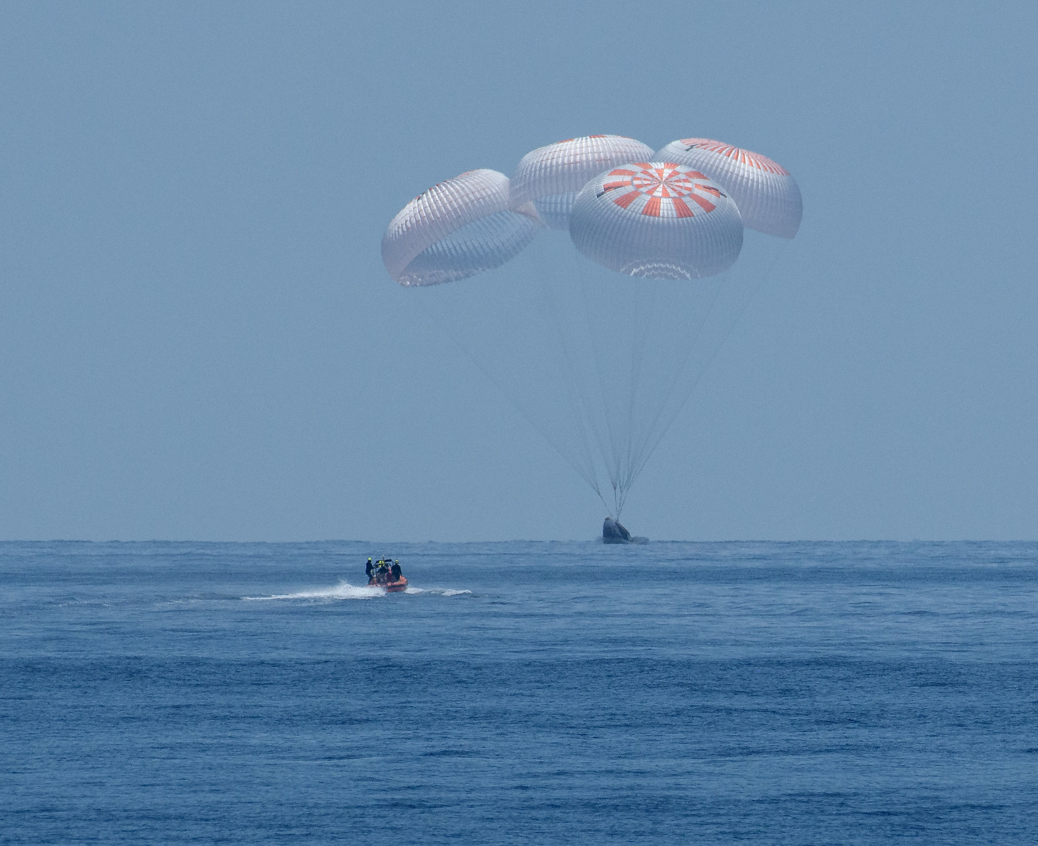 NASA Astronauts Splash Down Safely on Historic 1st SpaceX Crew Dragon Flight to ISS