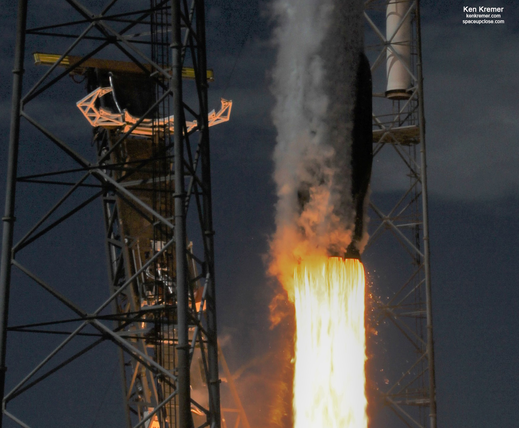 1st 6x Recycled SpaceX Falcon 9 Radiates Beauty at Blastoff: Launch Gallery