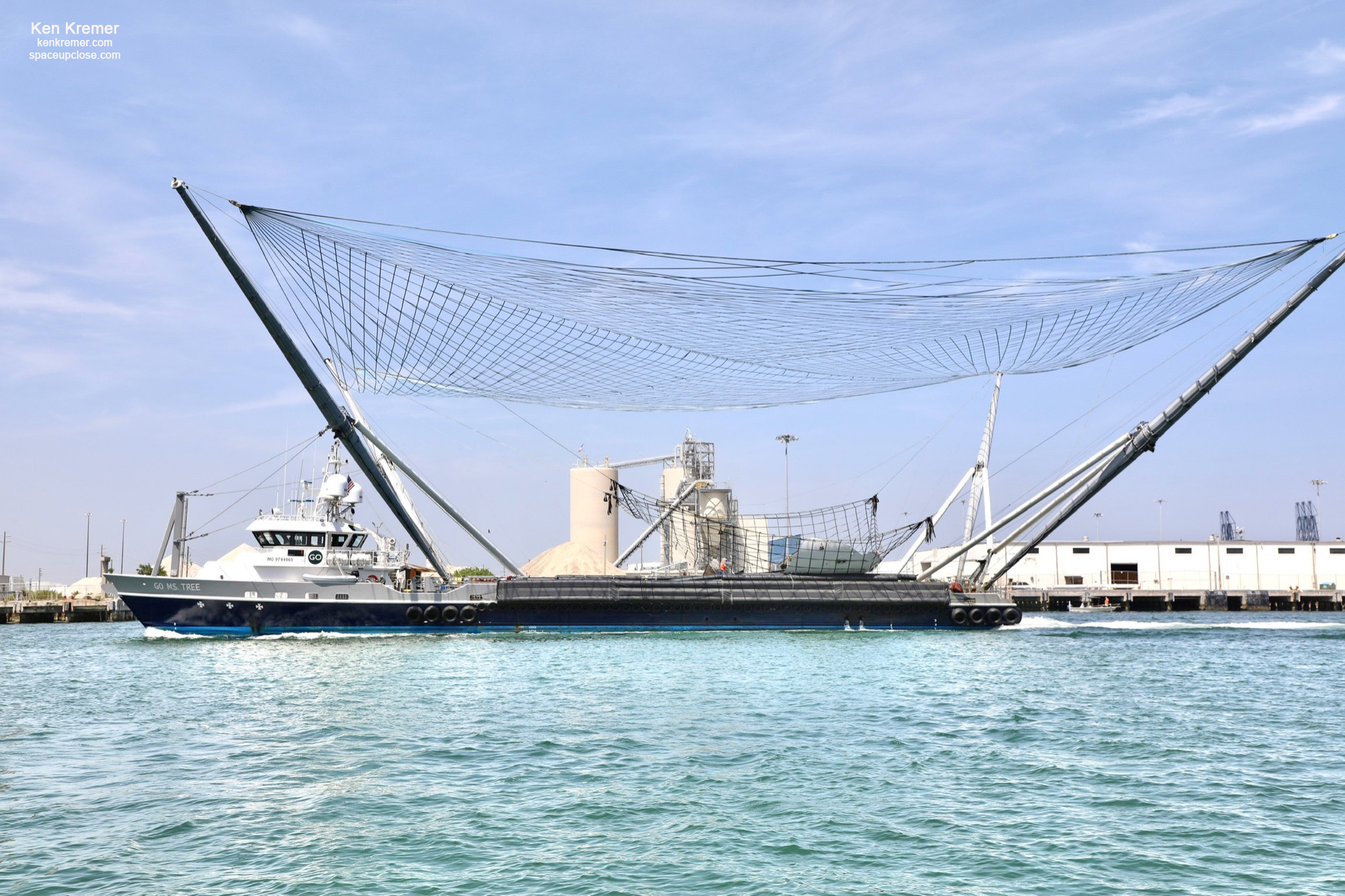 Broken Payload Fairings from 12th SpaceX Starlink Launch Return to Port Canaveral: Photos