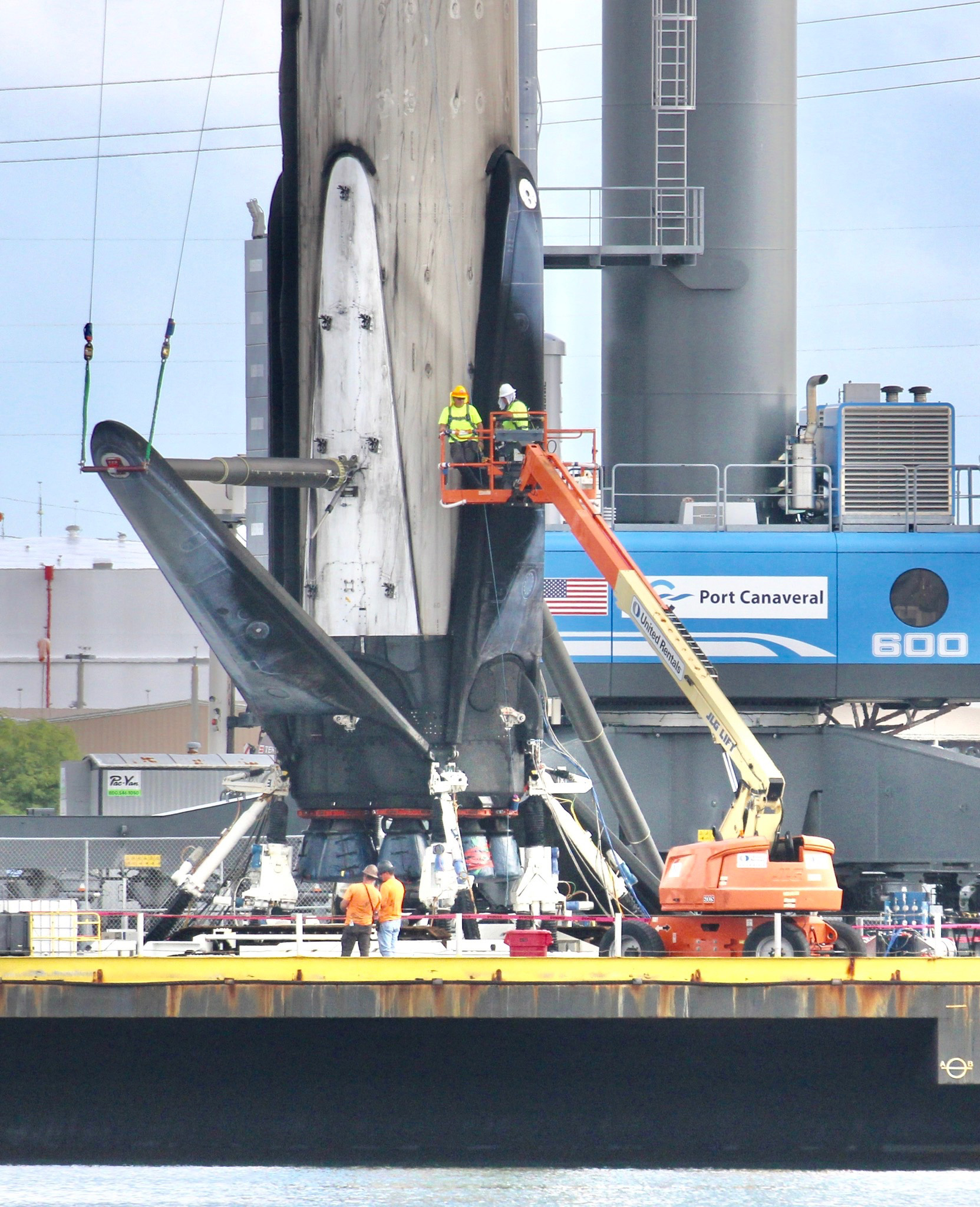 SpaceX Falcon 9 Goes Horizontal After All 4 Landing Legs Retracted: Photos