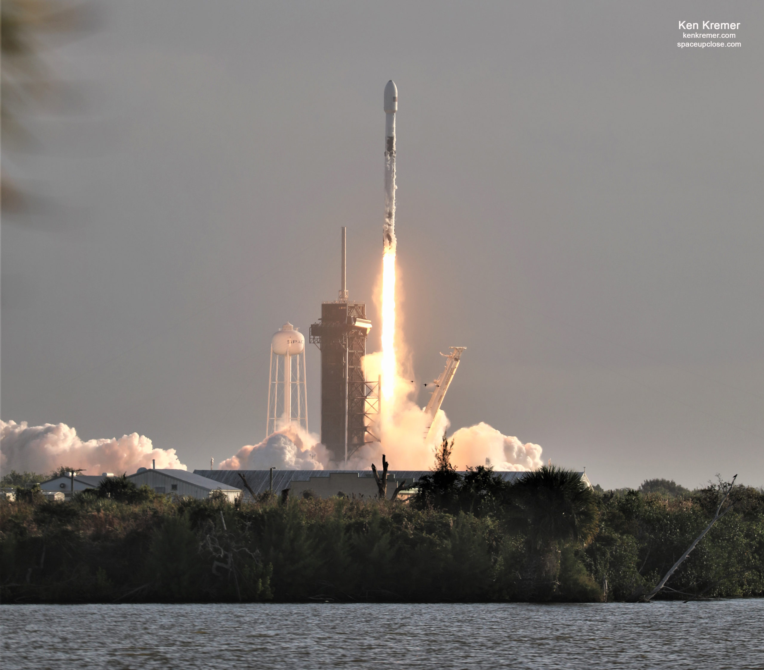 SpaceX Launches Next Batch Starlink Satellites, 1st of 2 This Week from Space Coast: Photos