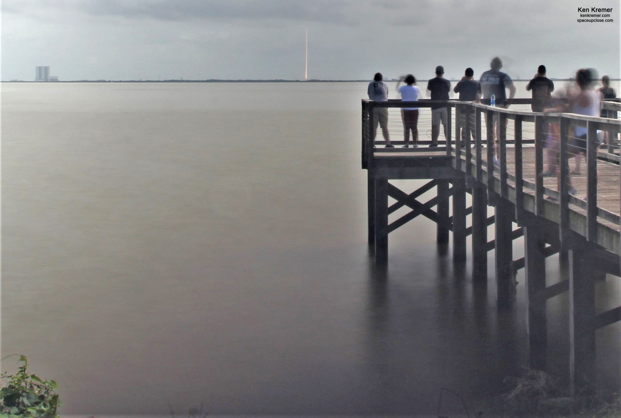 SpaceX Launches New Batch Starlink Satellites Darting Through Clouds, 2nd This Week from Space Coast: Photos