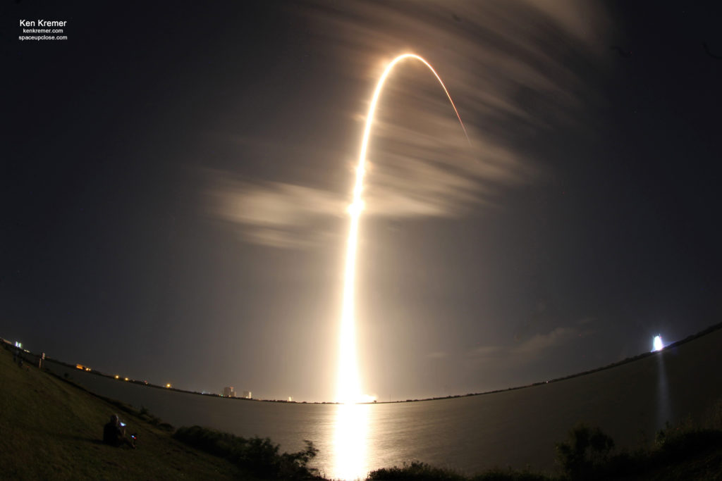 SpaceX Launches 4th Next Gen GPS III Navigation Satellite: Photos