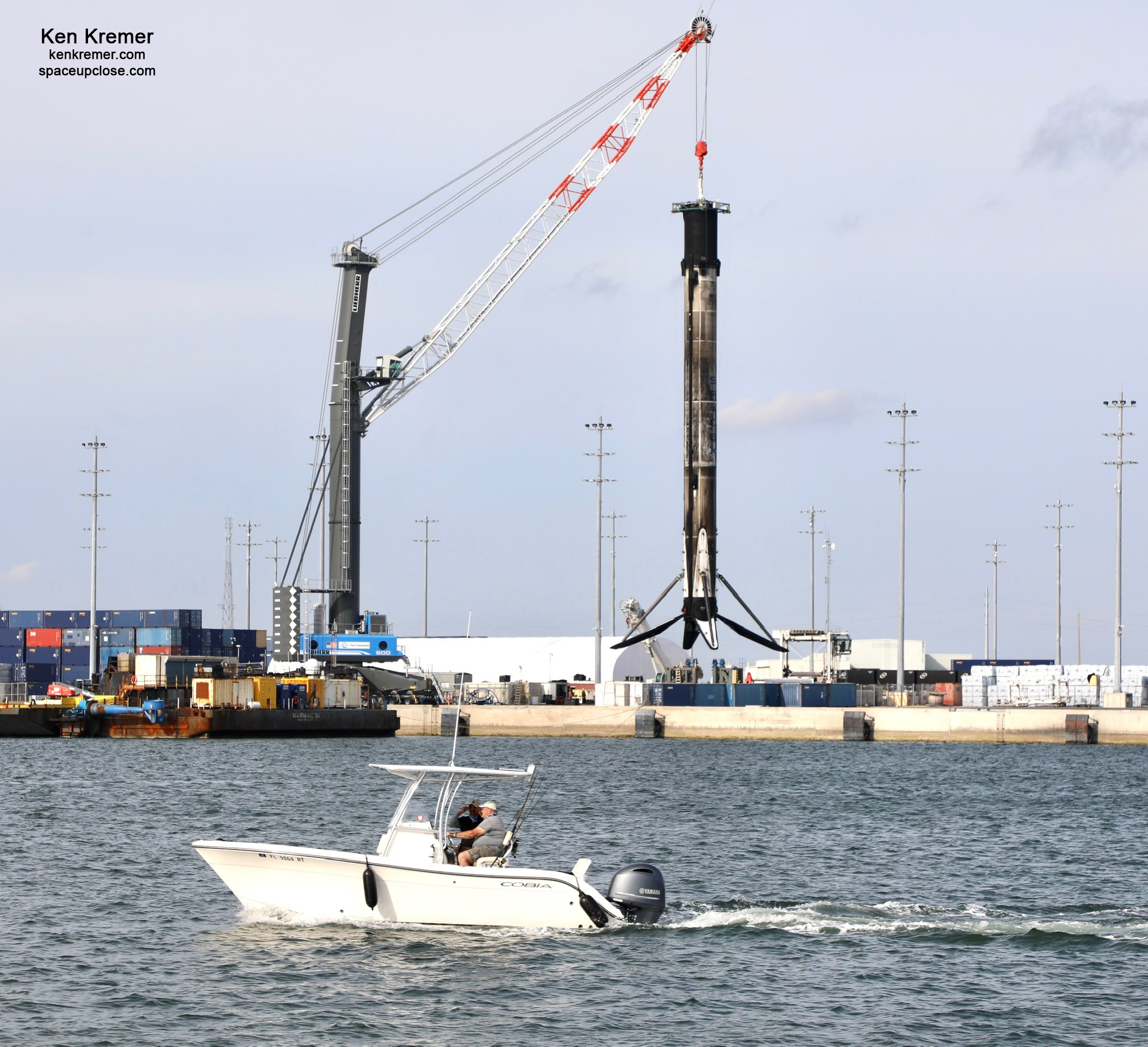 2nd Recovered SpaceX Falcon 9 in 2 Days Returns to Port Canaveral, Hoisted off Droneship: Photos