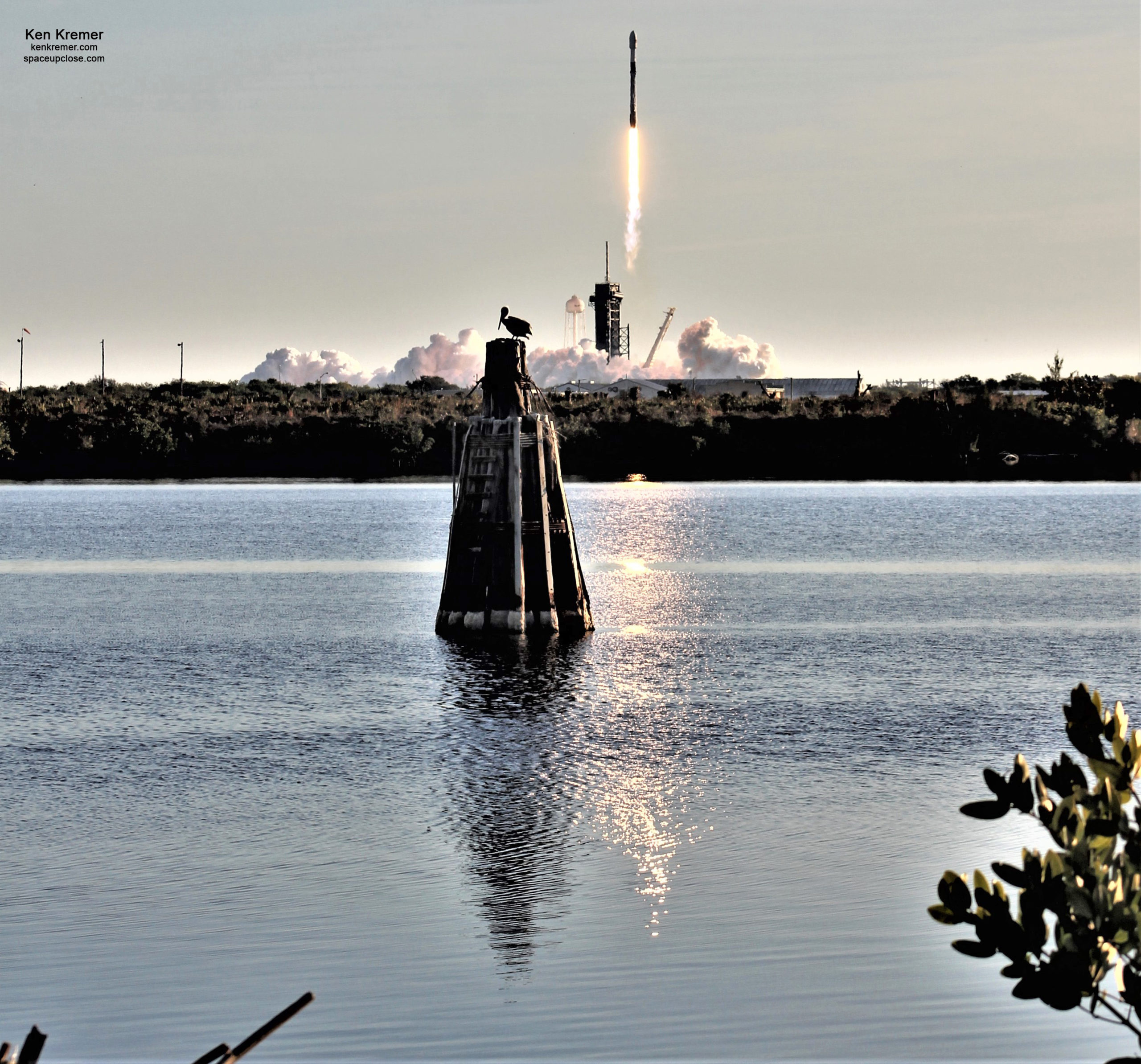 SpaceX Shatters Reuse Record on 1st 8th  Flown Booster for Latest Starlink Launch: Photos