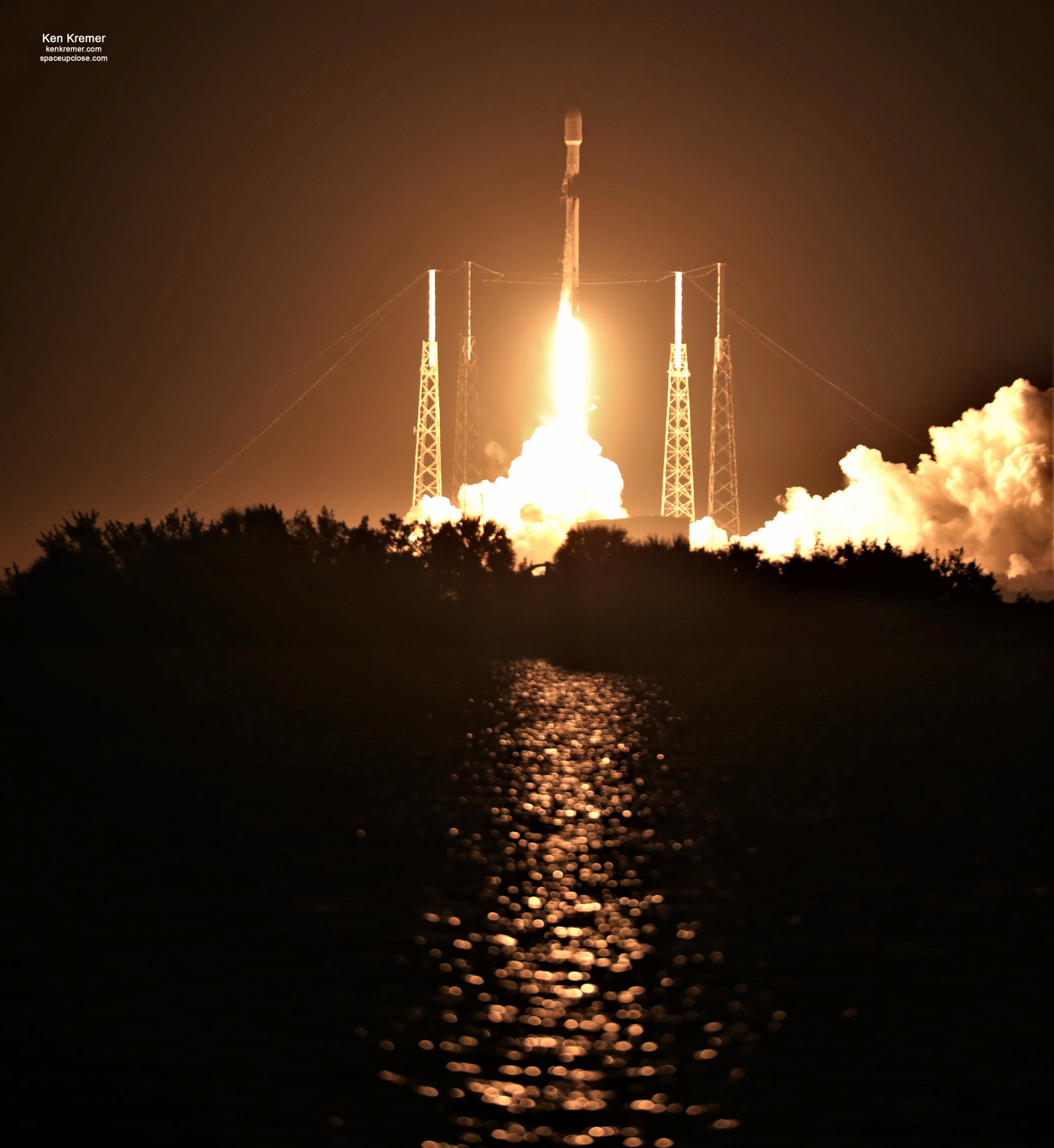 SpaceX Starlink Satellites Soar from Space Coast During Stunning Middle of the Night Falcon 9 Blastoff: Photos