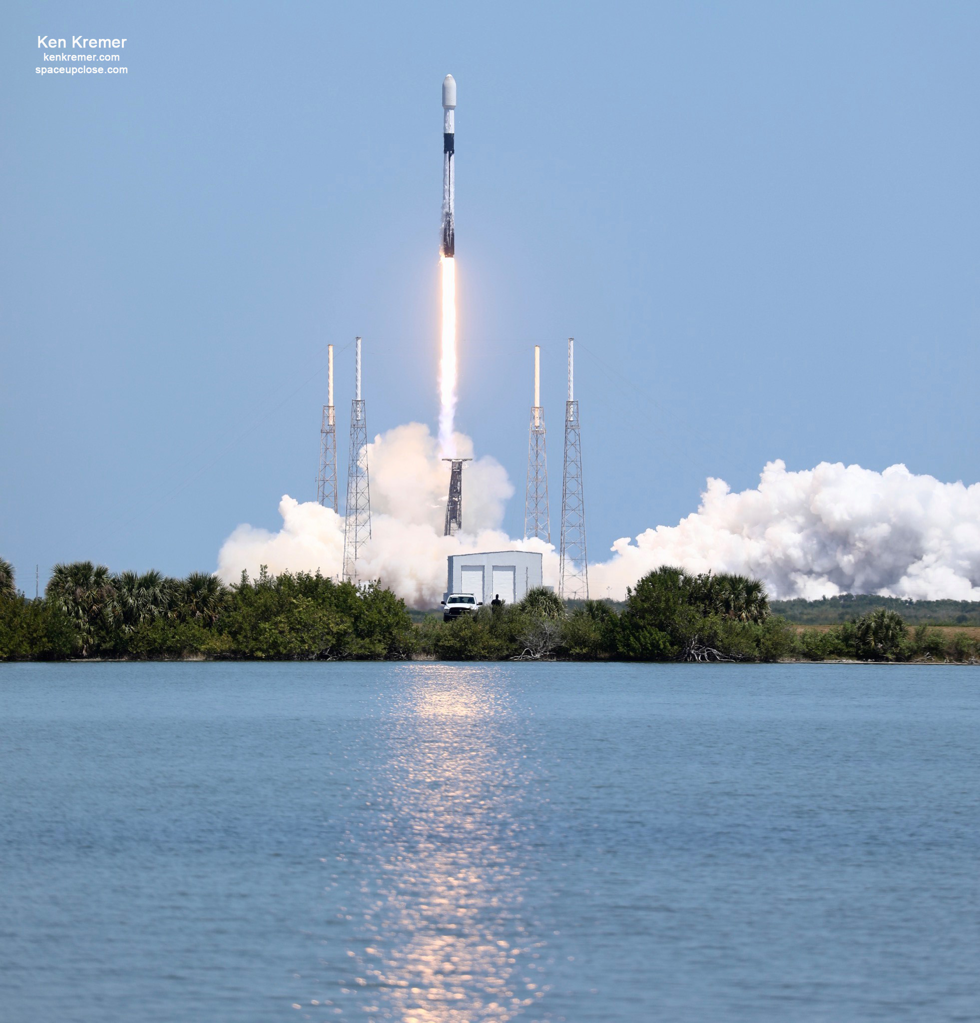 SpaceX Falcon 9 Soars to Orbit 7th Time Delivering Next Batch Starlink Satellites in Picture Perfect Daylight Blastoff