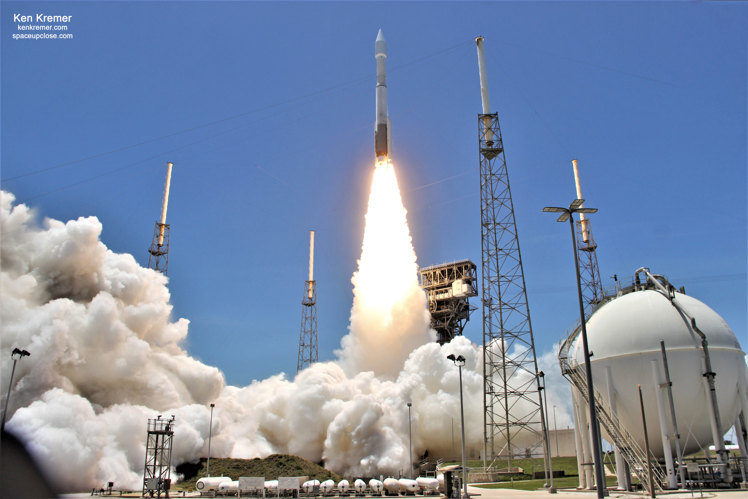 ULA Atlas V Dazzles Delivering Cyber-Hardened SBIRS GEO-5 Infrared Heat Detecting Missile Warning Satellite to Orbit for U.S. Space Force: Photos