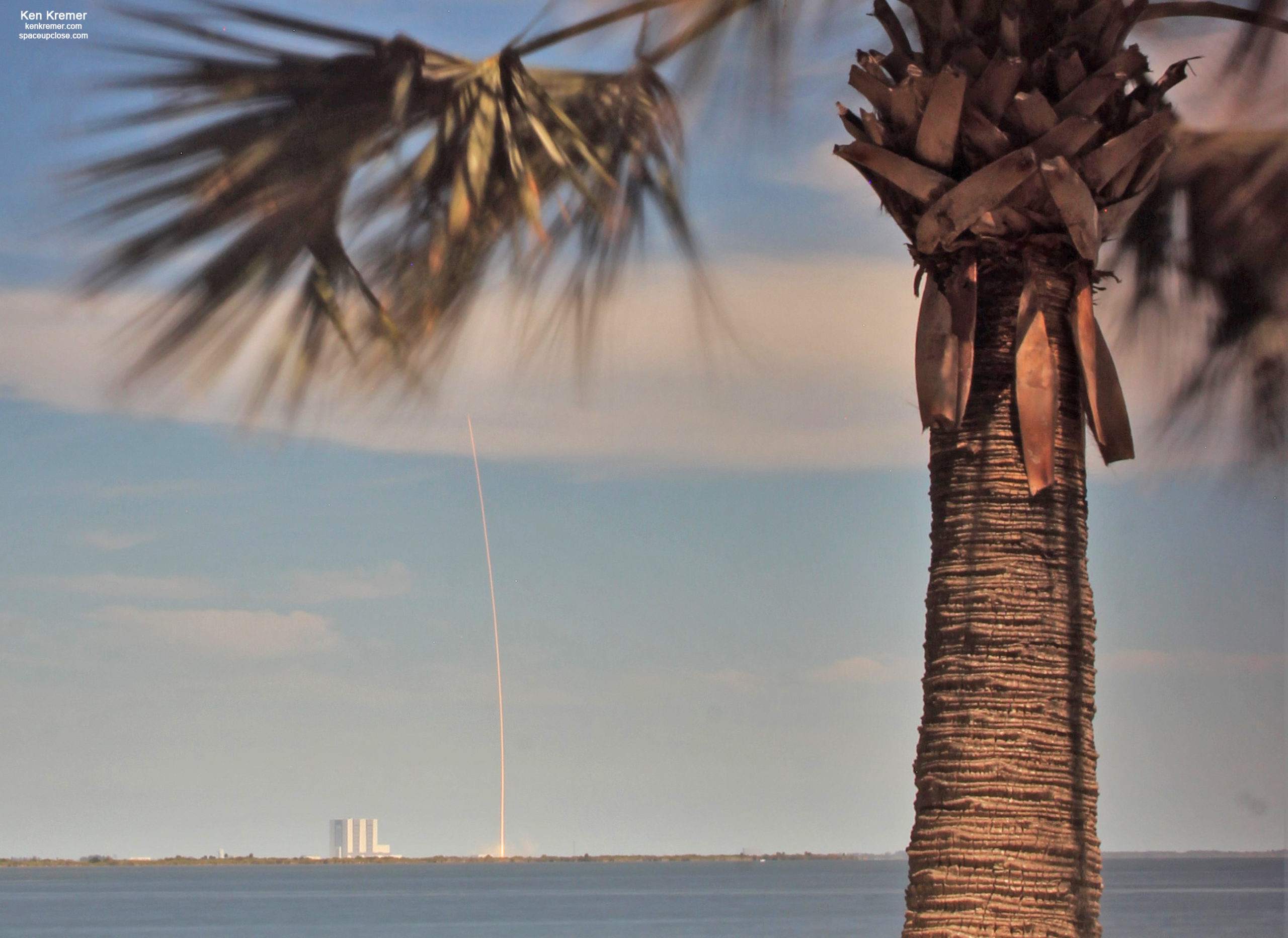 Picture Perfect SpaceX Falcon 9 Blastoff Delivers Next 60 Starlink Satellites to Orbit on 1st 5th Flown Fairing: Photos