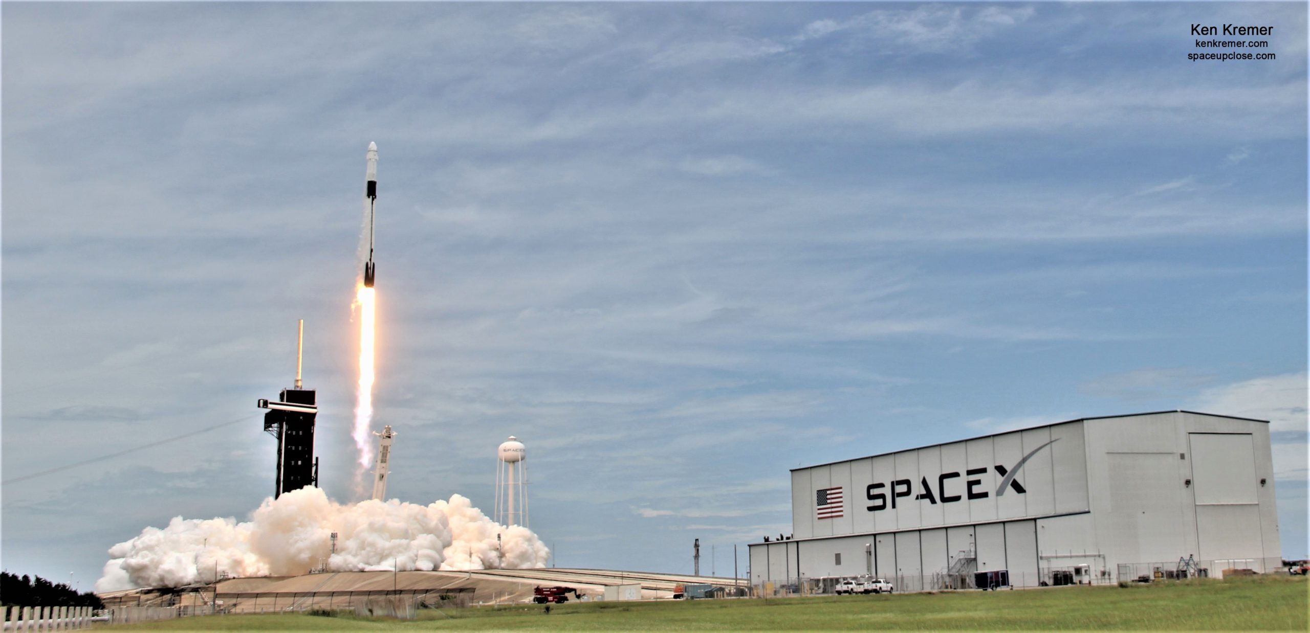 New SpaceX Commercial Cargo Dragon Blasts Off with New Solar Arrays and NASA Science for Space Station: Photos