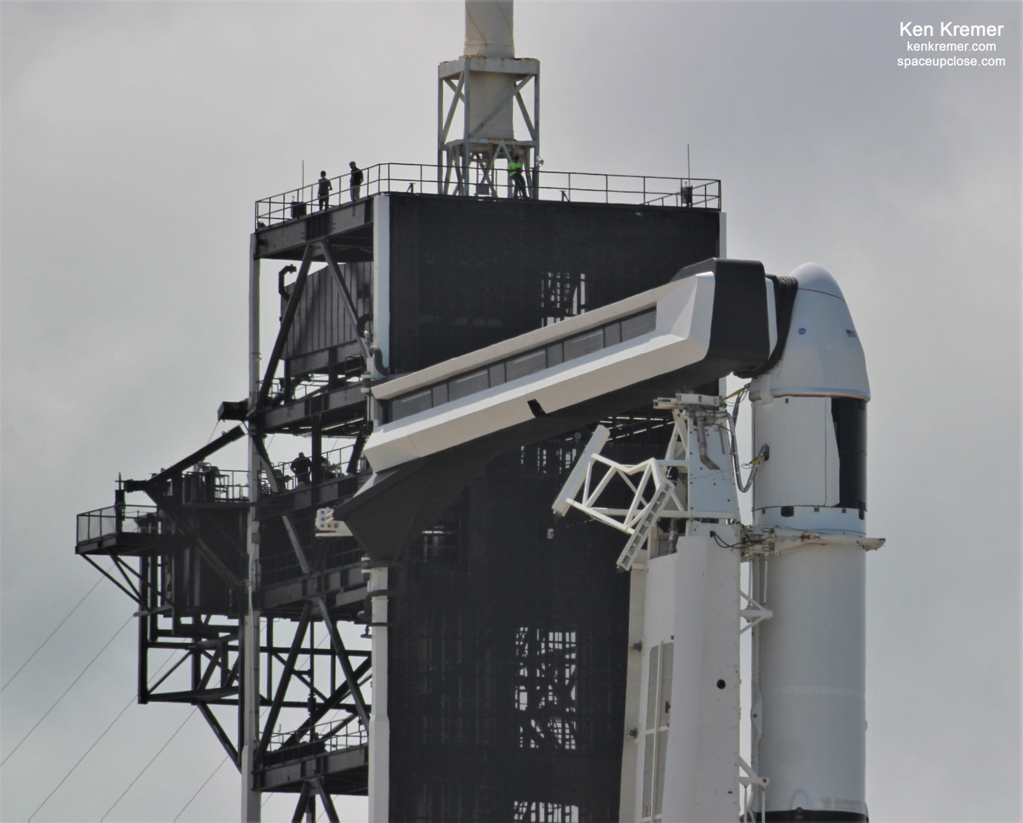 New SpaceX Commercial Cargo Dragon Blasts Off with New Solar Arrays and ...