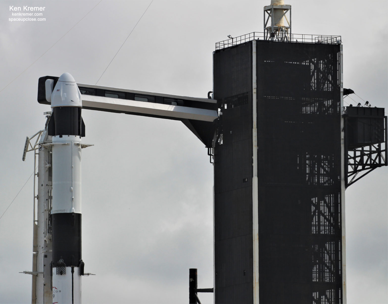 New SpaceX Commercial Cargo Dragon Blasts Off with New Solar Arrays and ...