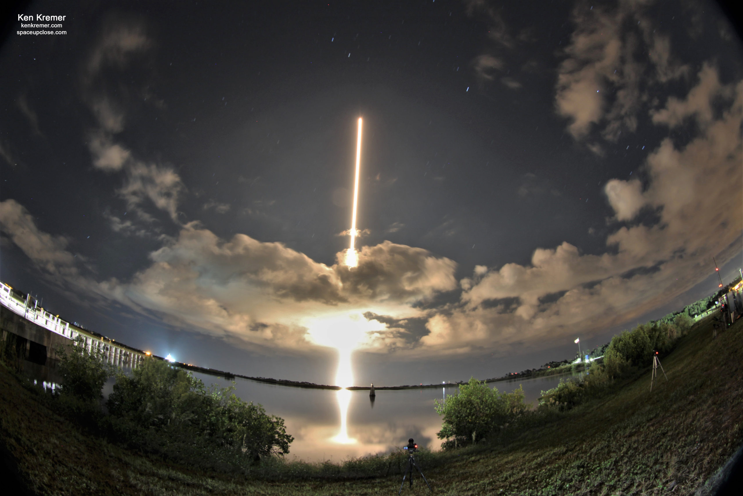 ULA Atlas V Launches Lovely Lucy in the Sky on Historic NASA Trek to Traverse Jupiter’s Trojan Asteroids: Photos