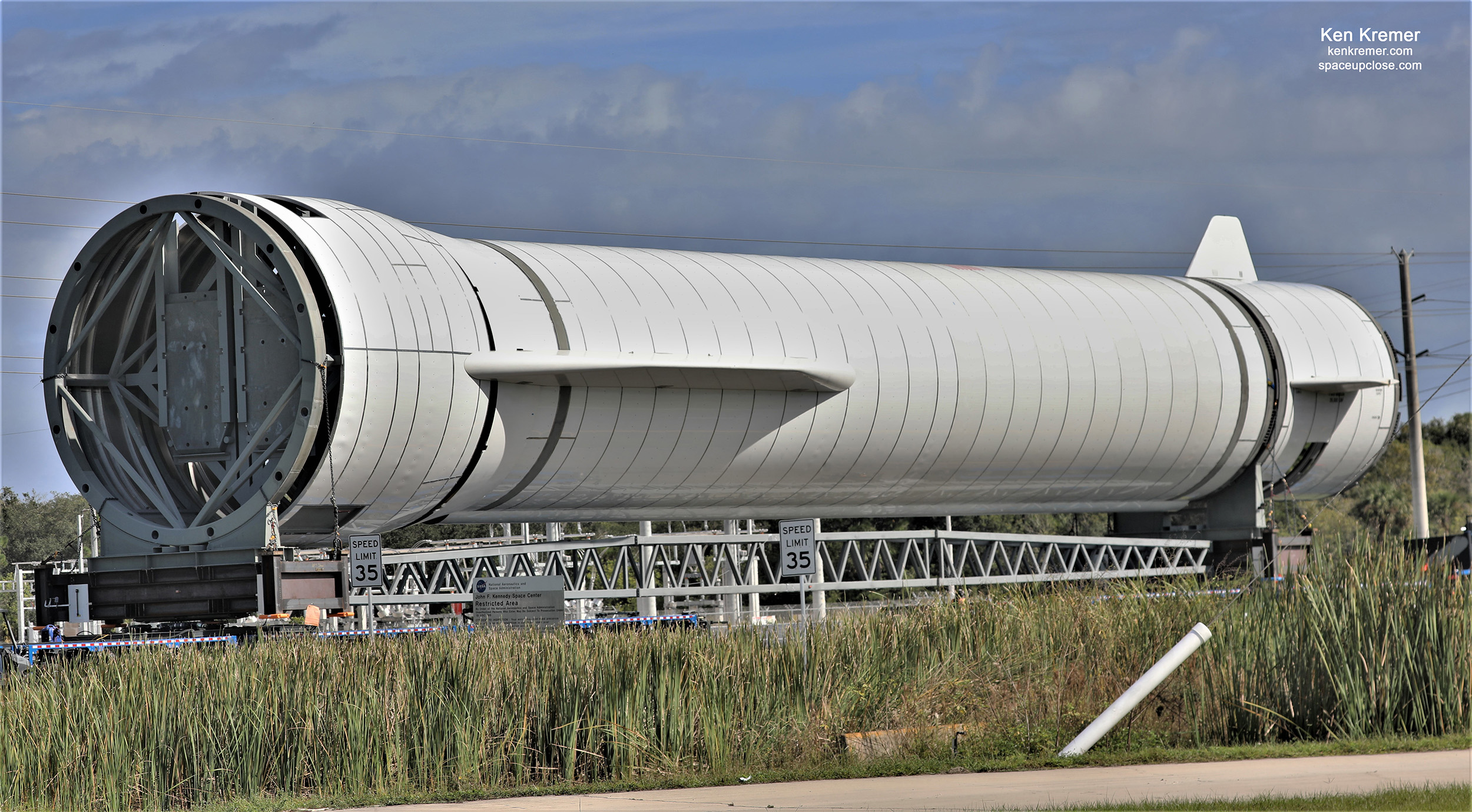 Blue Origin New Glenn rocket Pathfinder Rolls to Launch Complex 36: Photos