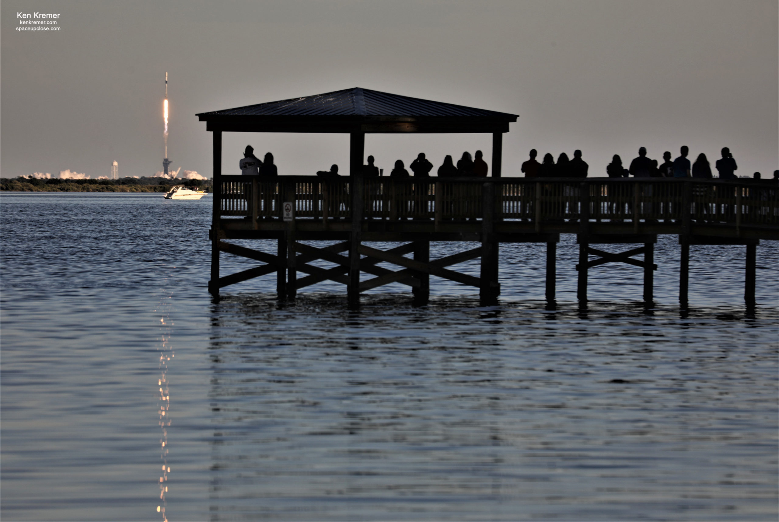 SpaceX Starlink Mission Successfully Lifts off on 1st Launch of 2022: Photos