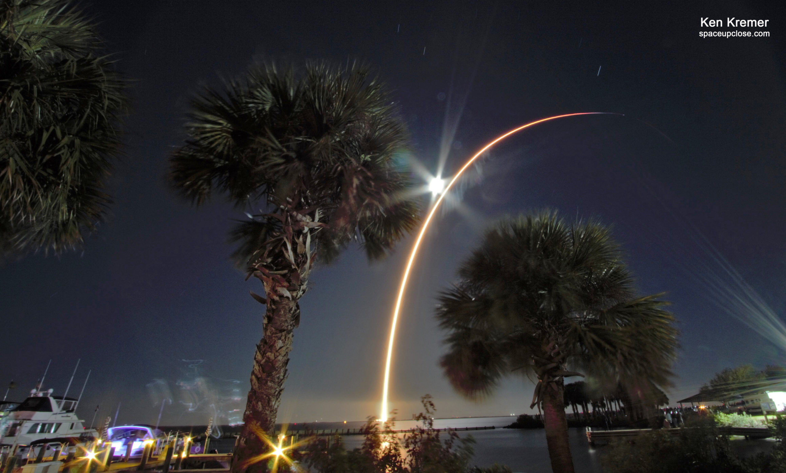 SpaceX Falcon 9 Delivers 2000th Starlink to Orbit with Stunning Streak Past Full Moon: Photos