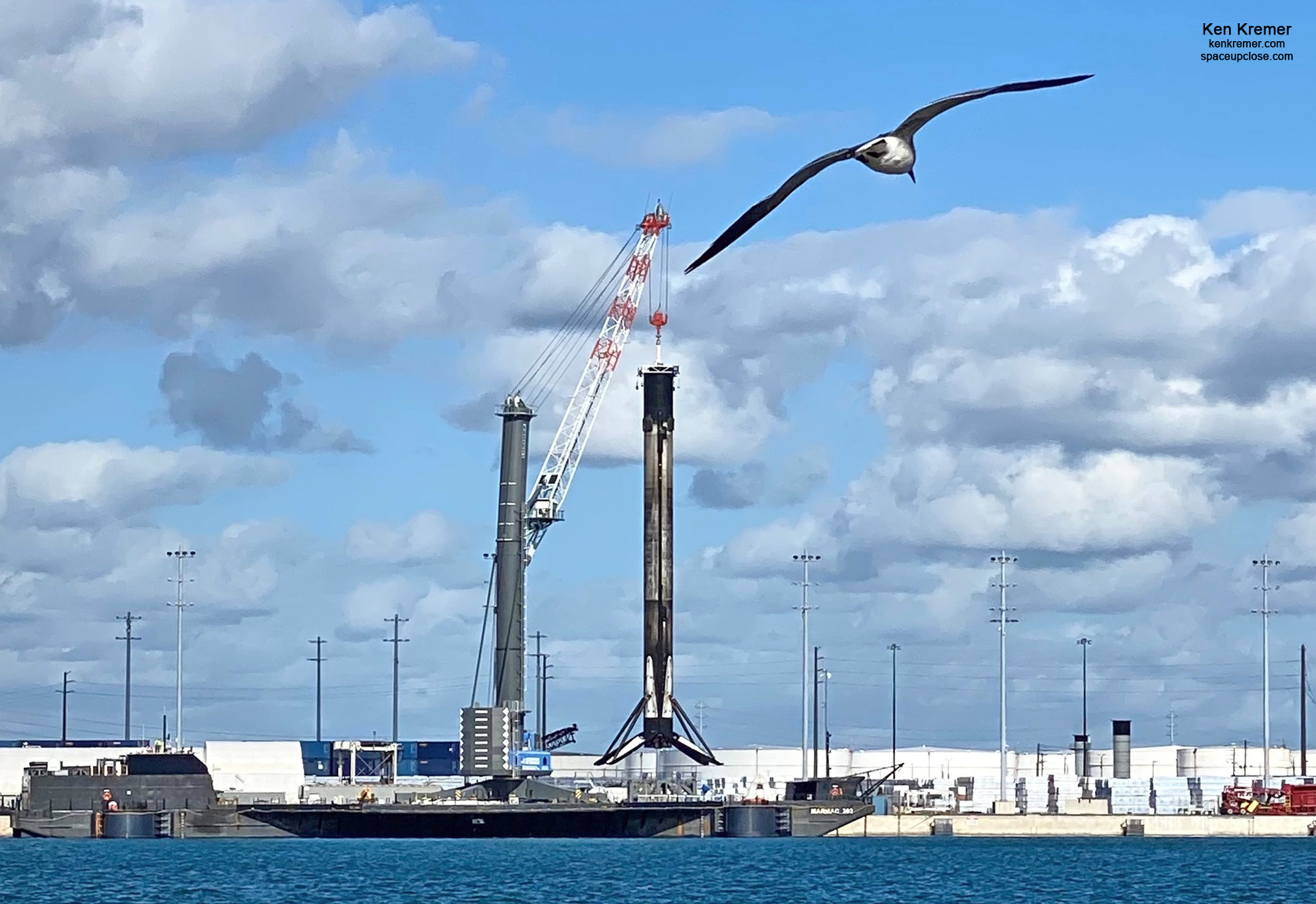 4x Flown SpaceX Falcon 9 Starlink Booster Returns to Port Canaveral on Droneship from 1st Launch of 2022: Photos