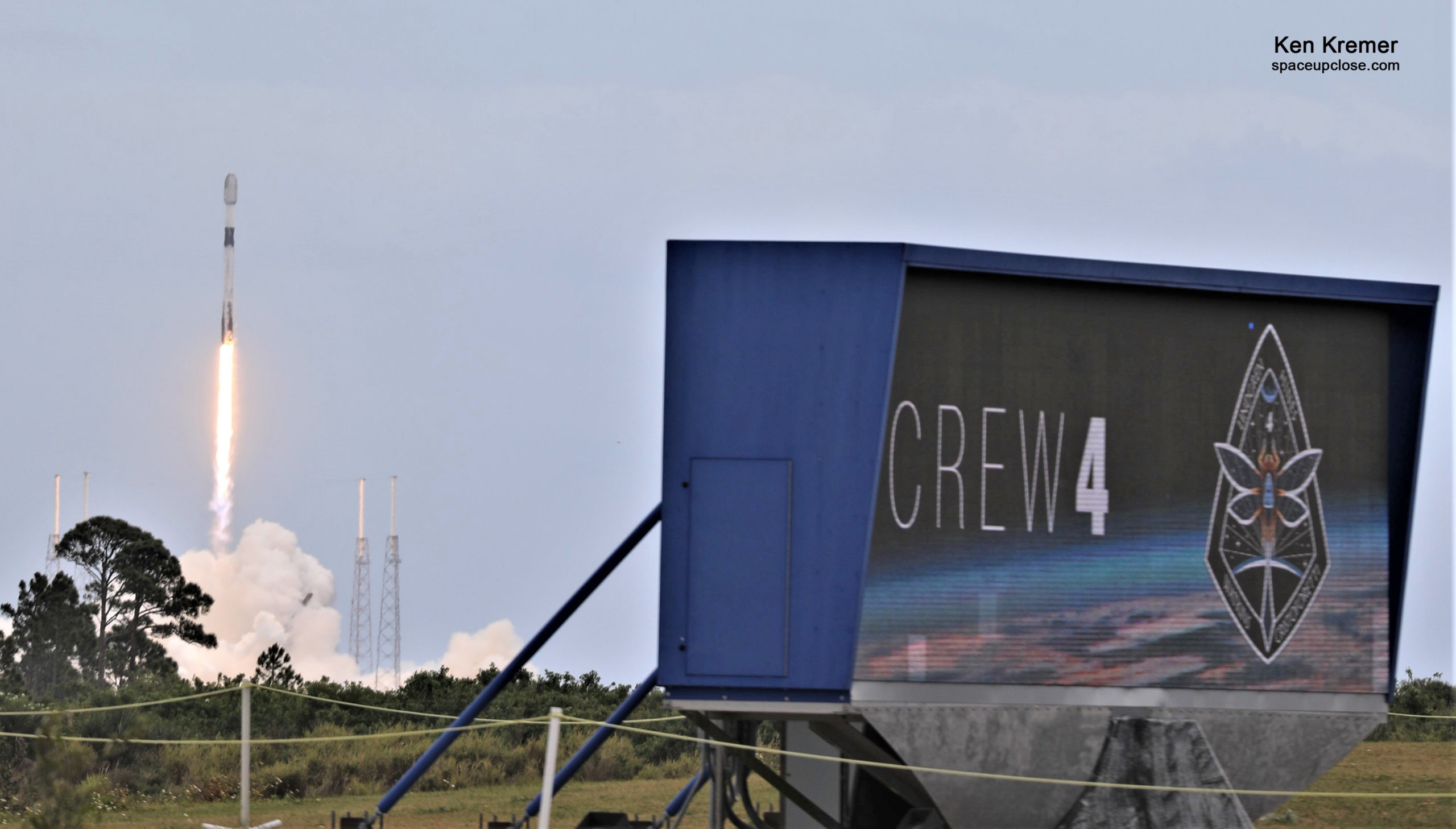 SpaceX Launches Next Batch Starlink Satellites April 21 after Gusty Wind Delay: Photos