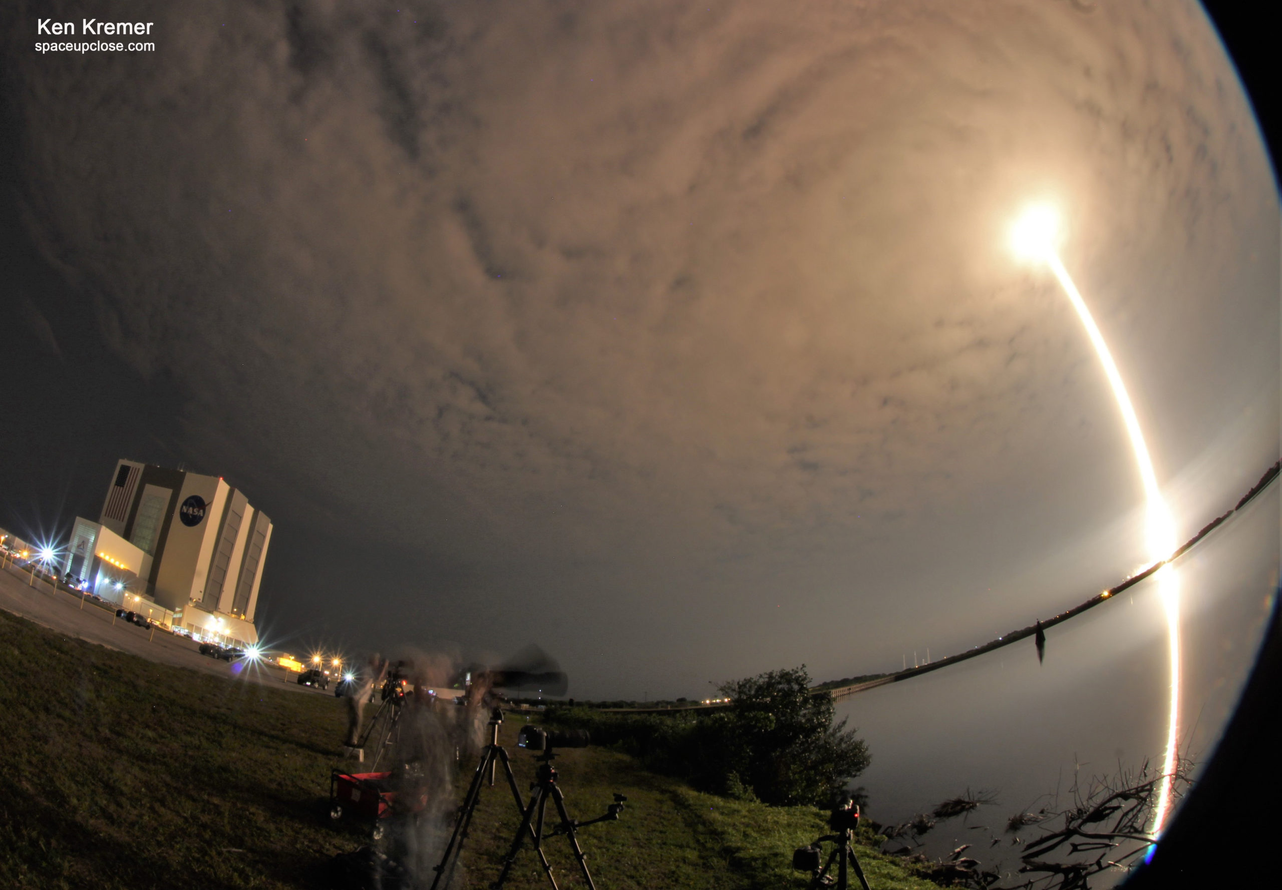 Beautiful Predawn SpaceX Falcon 9 Launch on Next Starlink Mission: Photos