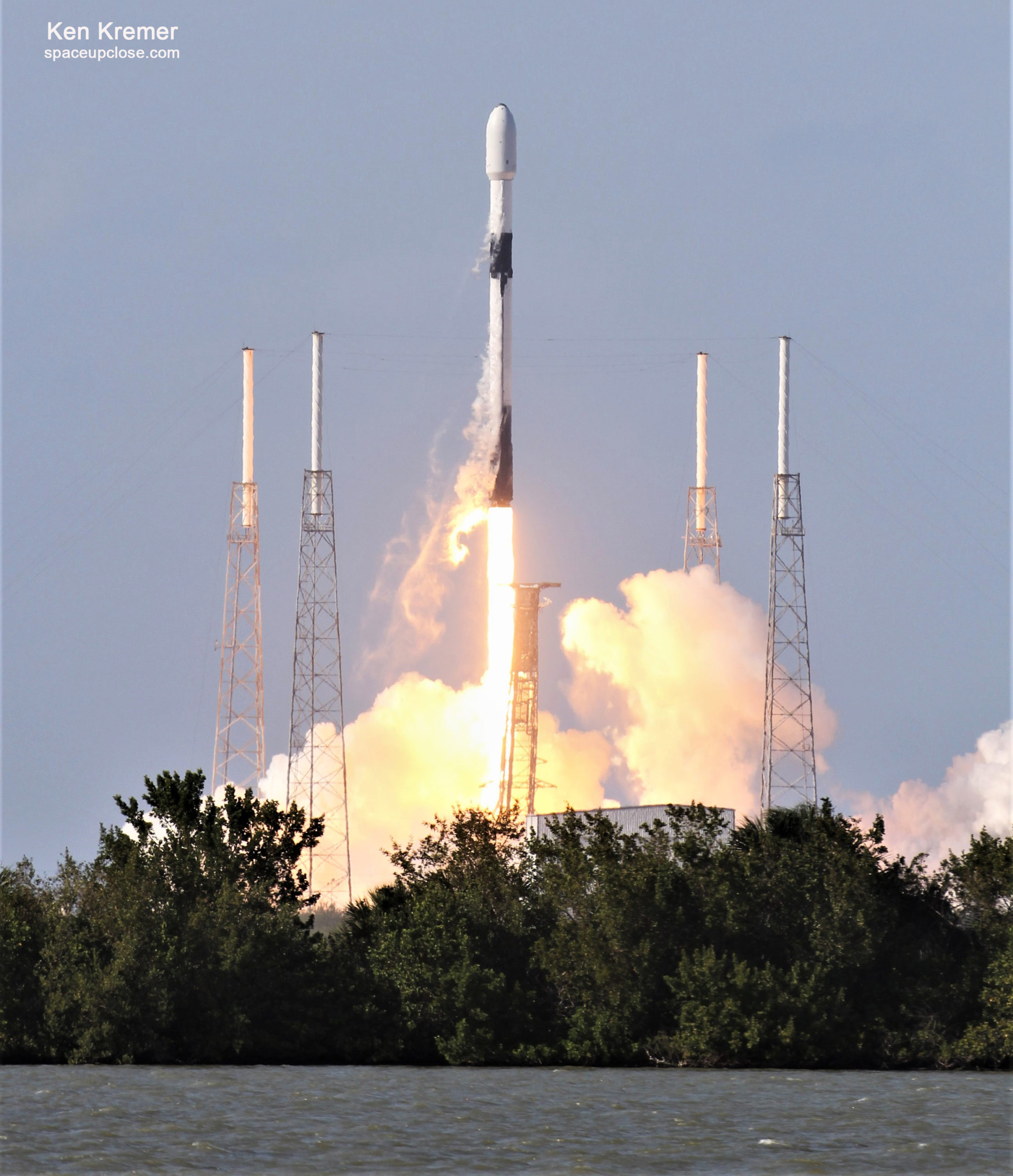 SpaceX Re-Launches Falcon 9 Booster in Record Setting 21 Day Turnaround on Starlink Mission: Photos