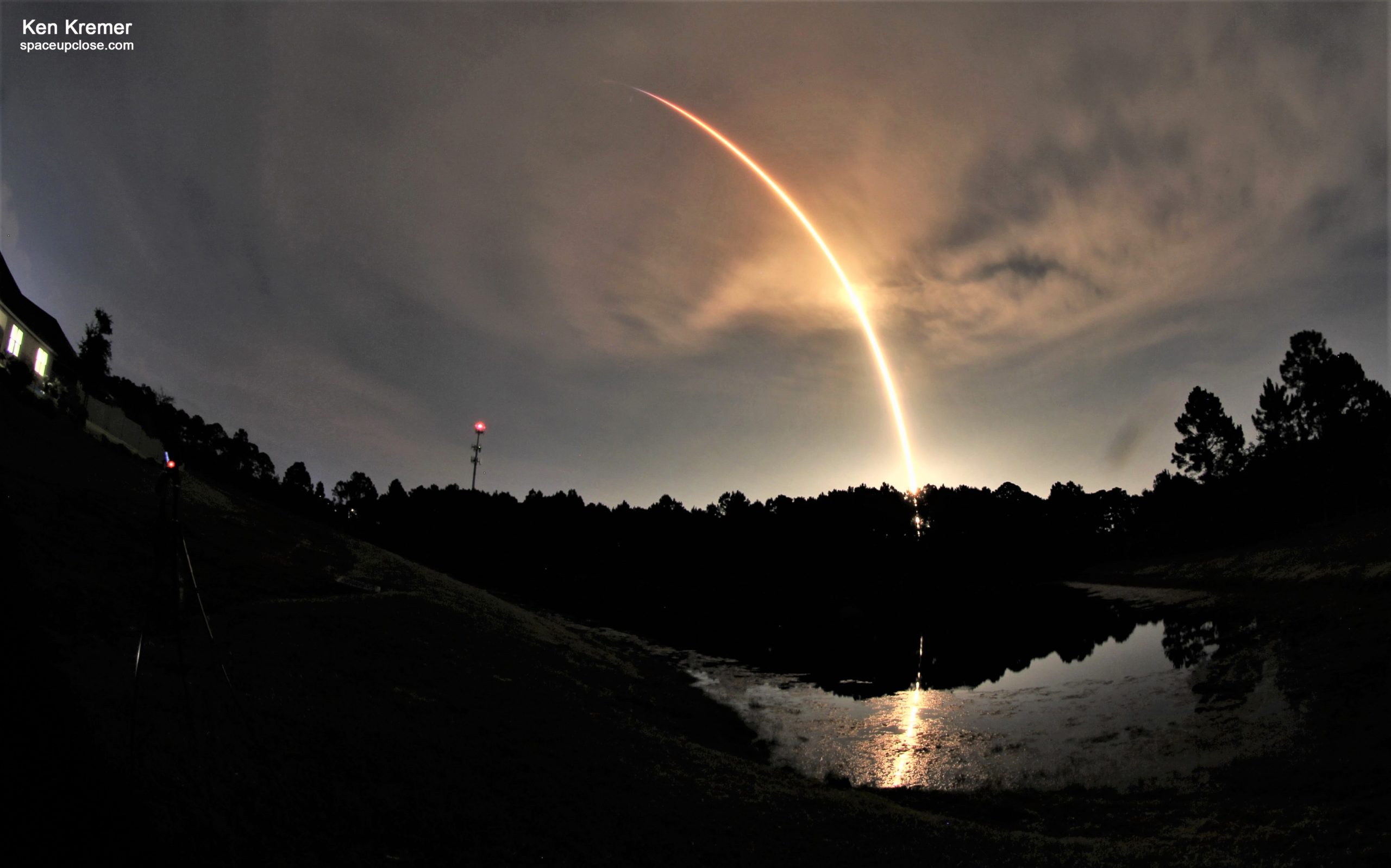 SpaceX Completes Launch Trifecta with Globalstar Telecomsat Liftoff on 3rd Falcon 9 in 36 Hours on 2 Coasts: Photos