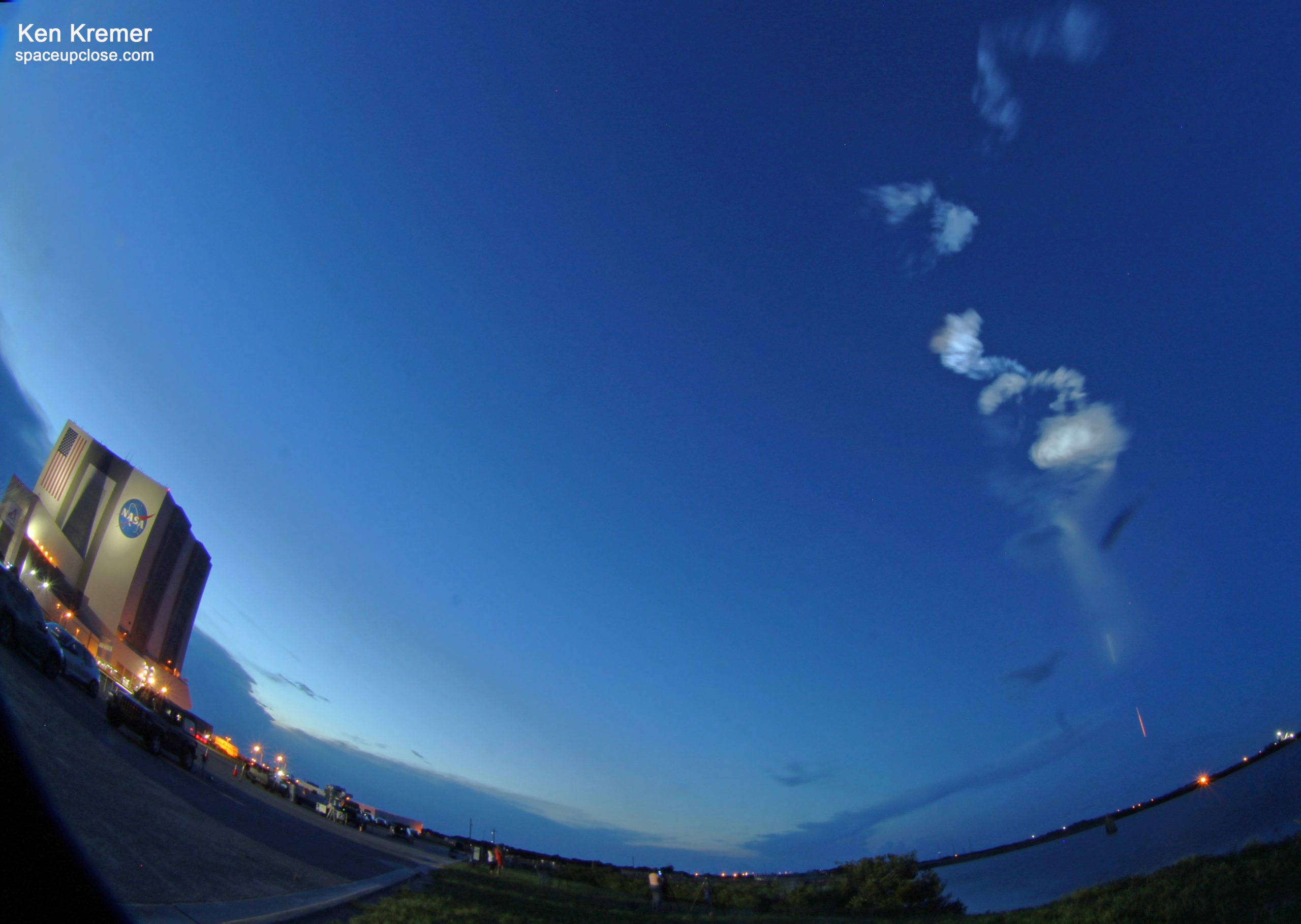 SpaceX Dragon Launches NASA Cargo to Space Station and Spawns Stunning ‘Space Jellyfish’ over KSC: Photos