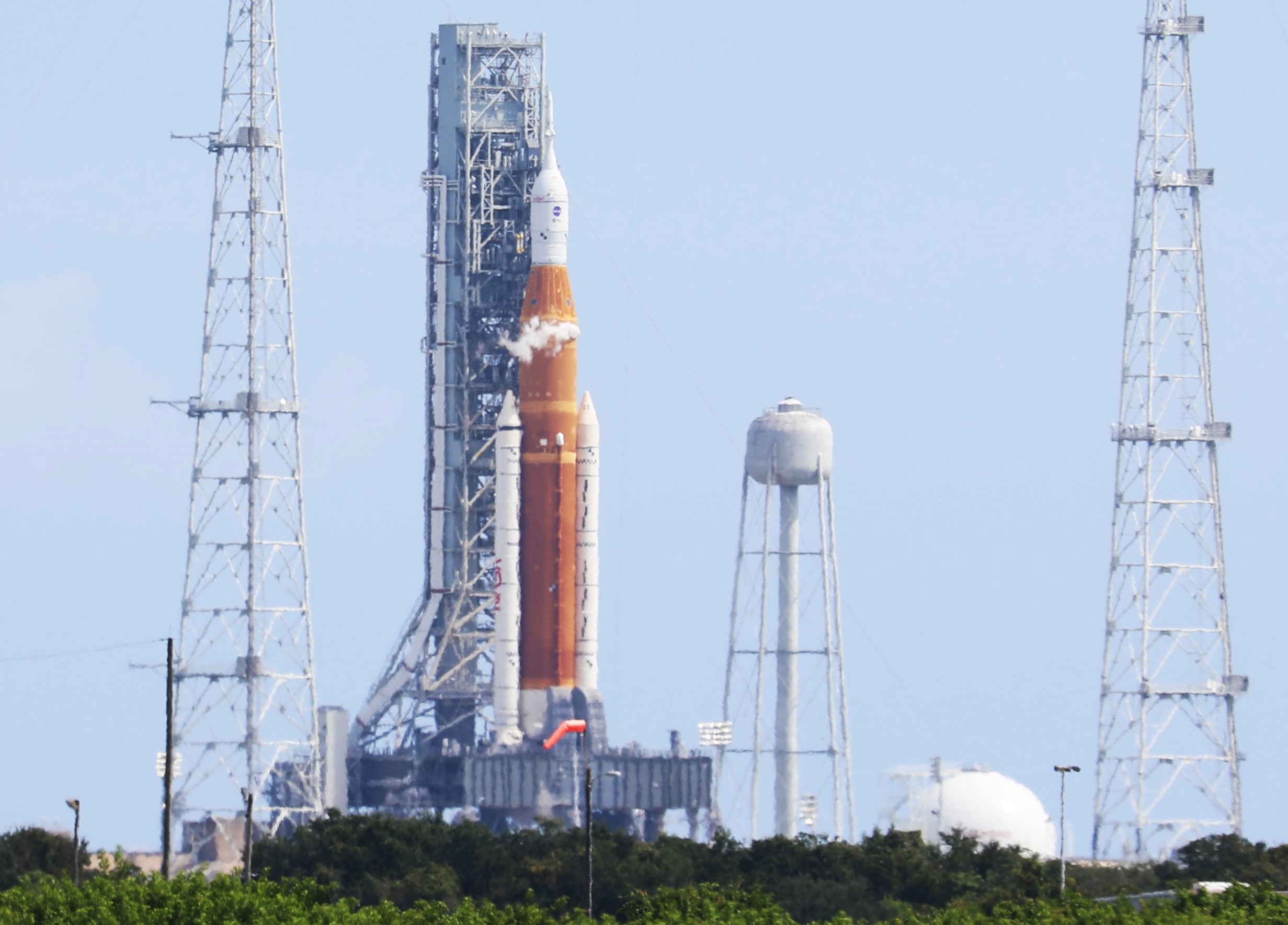 Hydrogen Fuel Leak Forces NASA Scrub of 2nd Artemis Launch Attempt: Photos