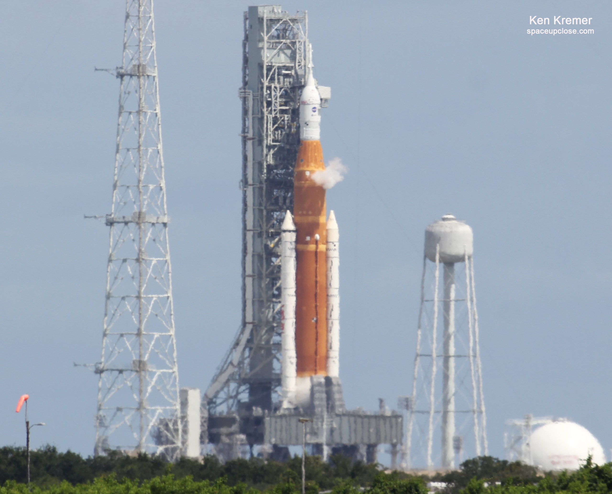 NASA Successfully Completes Critical Cryogenic Tanking Test for Artemis 1 Moon Rocket: Photos