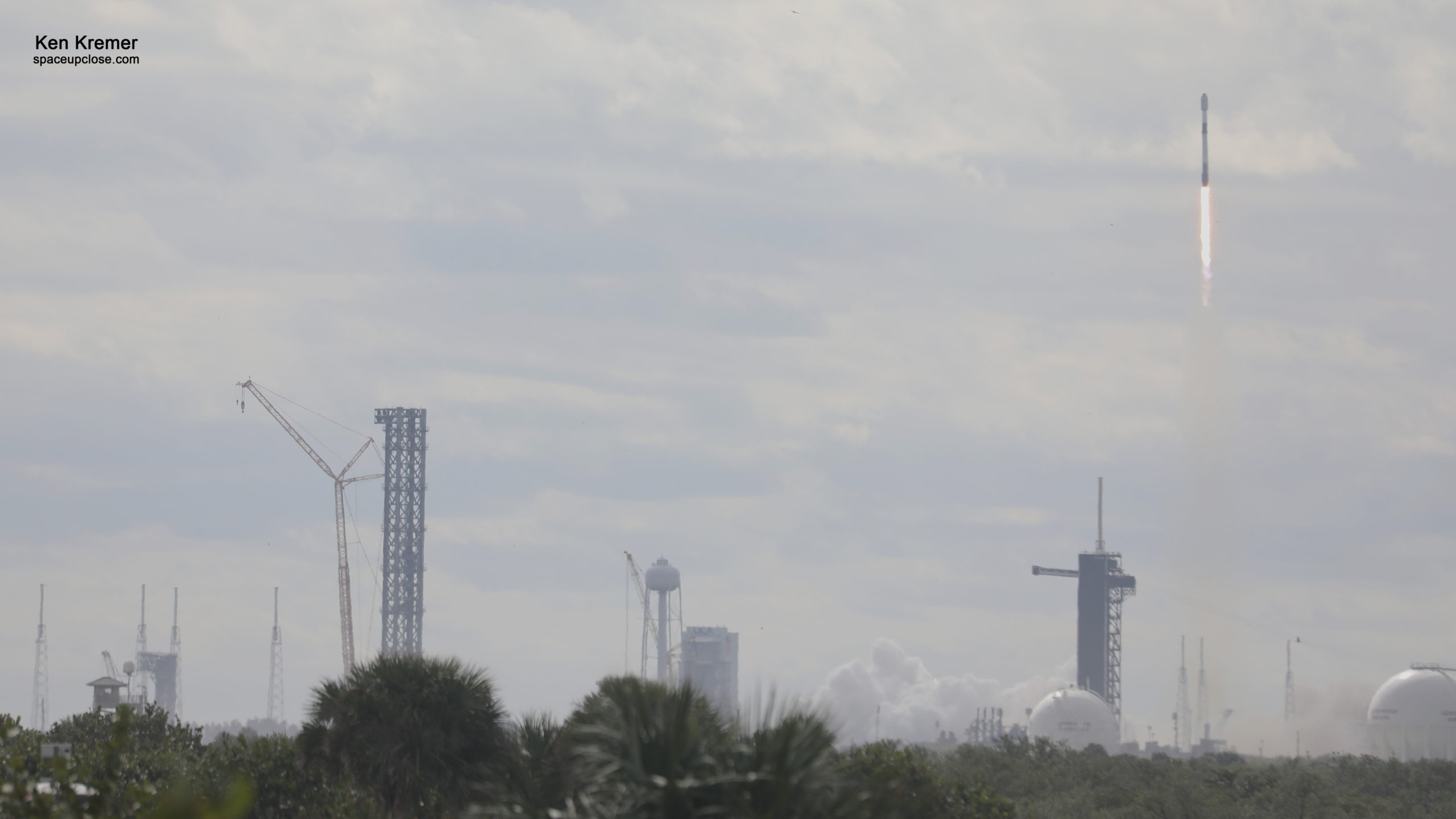 10x Flown SpaceX Falcon 9 Lofts More Starlink Satellites to Orbit: Photos