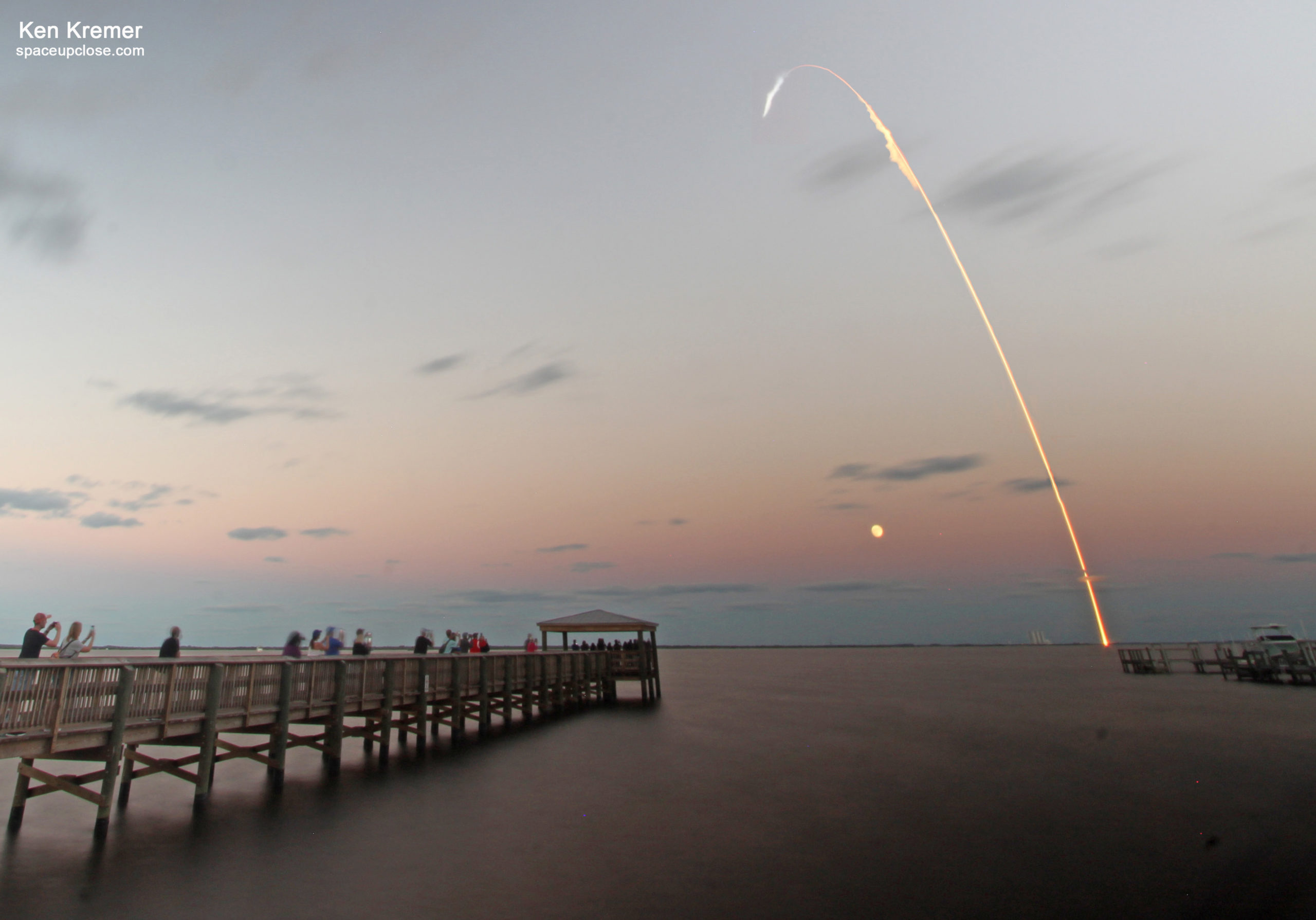Stunning Sunset SpaceX launch delivers Intelsat Telecomsats to Orbit on 3rd Try: Photos