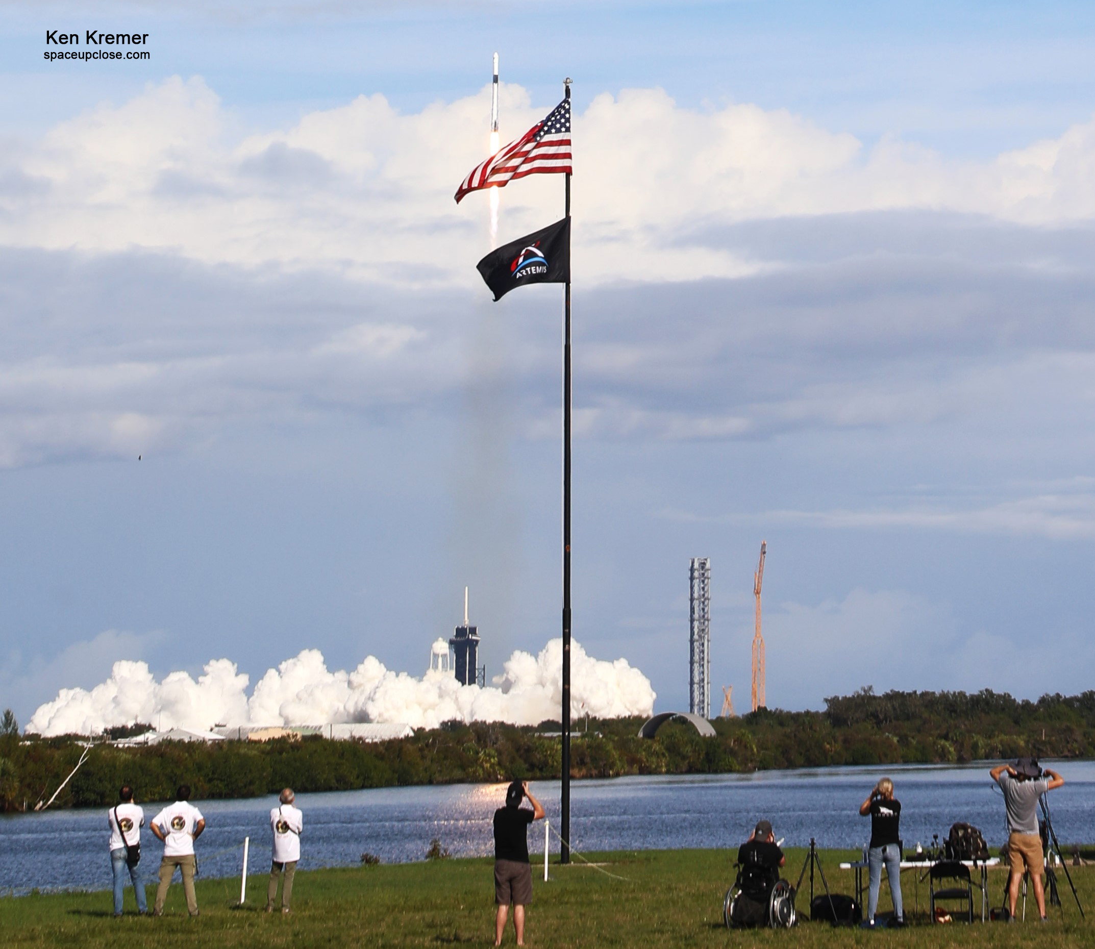 SpaceX Cargo Ship Launches NASA Science and Solar Arrays to Space Station: Photos