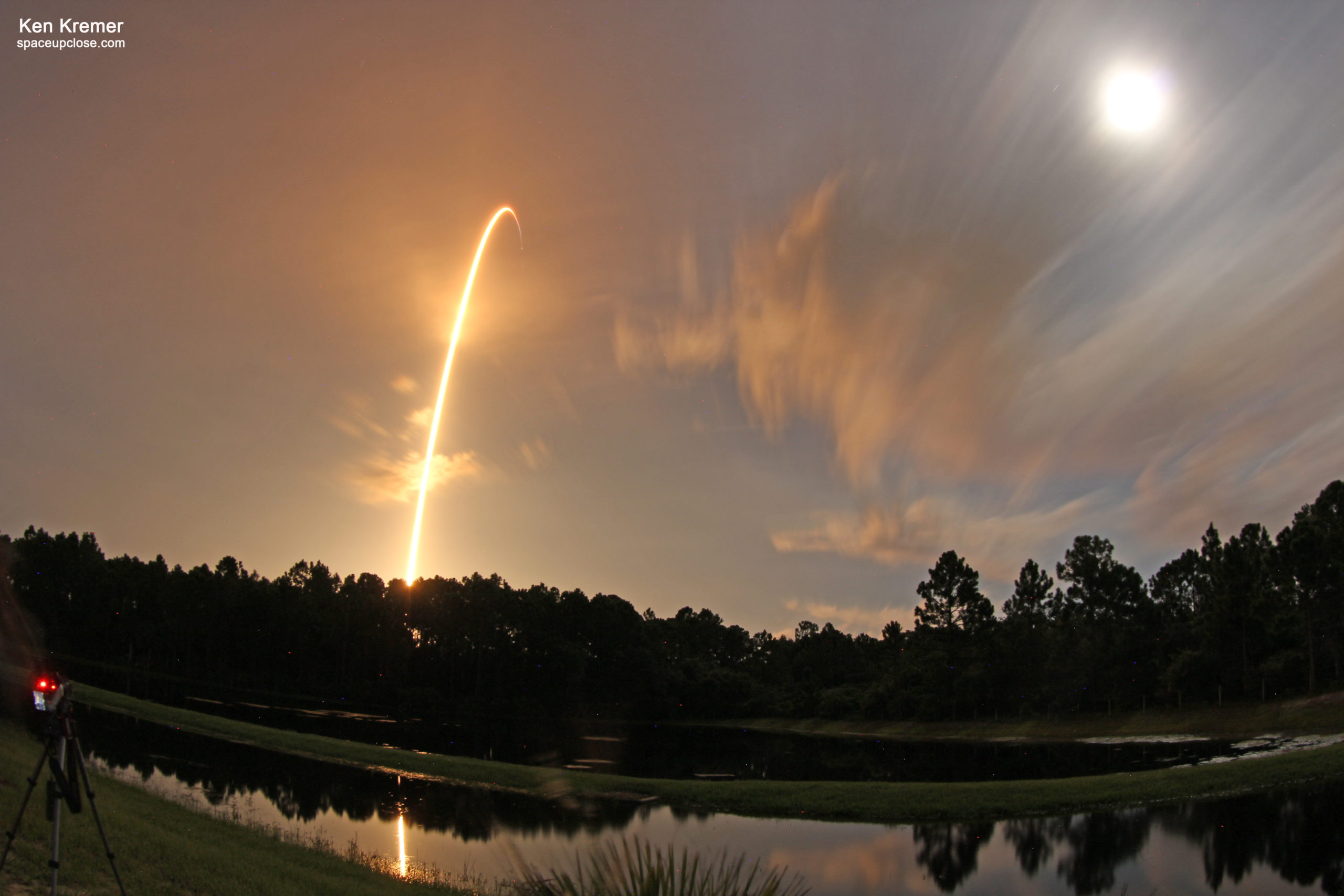 SpaceX Falcon 9 Launches Intelsat Galaxy 37 Comsat to Orbit from Space Coast: Photos